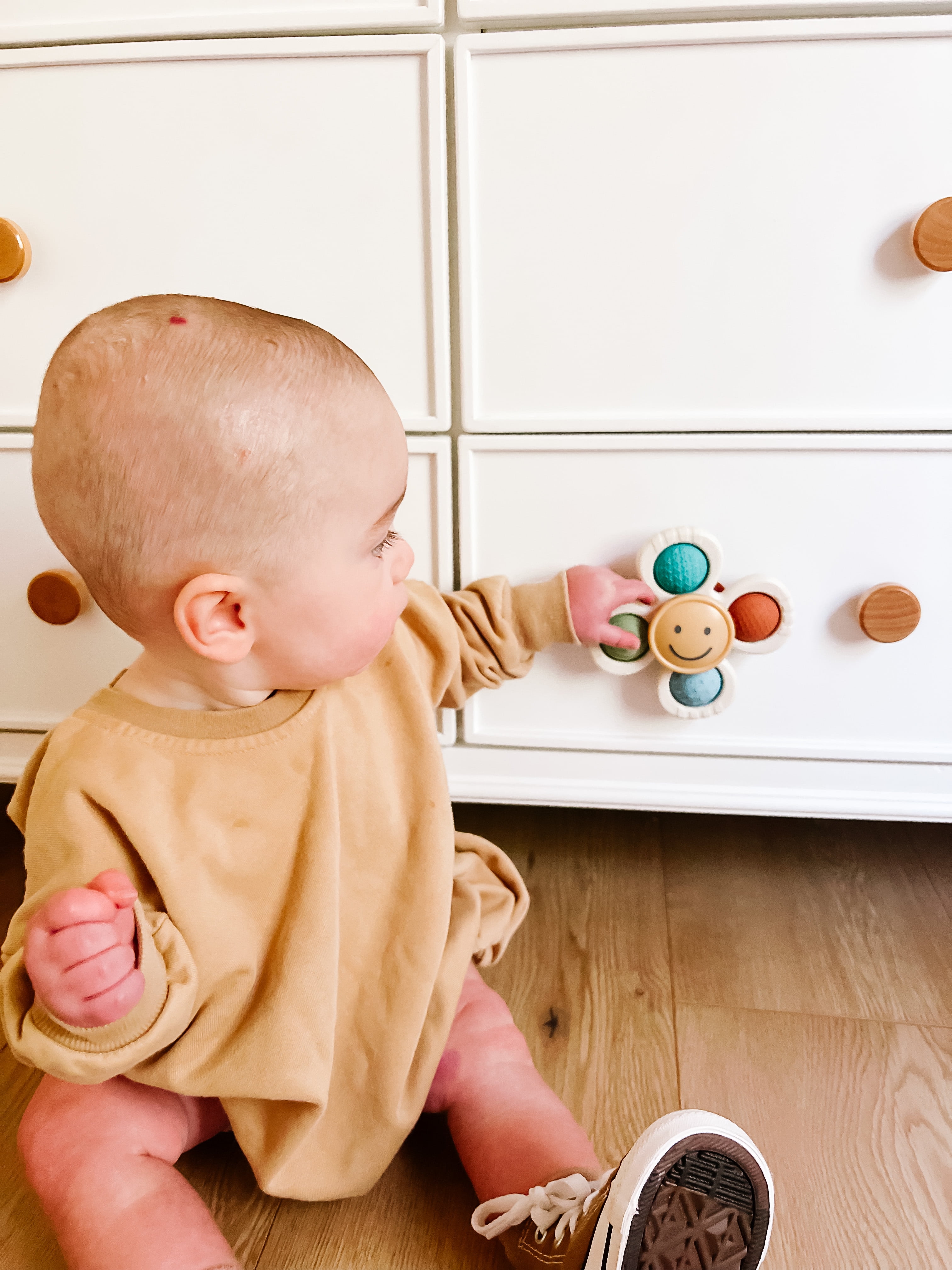 Itzy Ritzy Itzy Pop & Whirl Smile Fidget Spinner Travel & Bath Toy