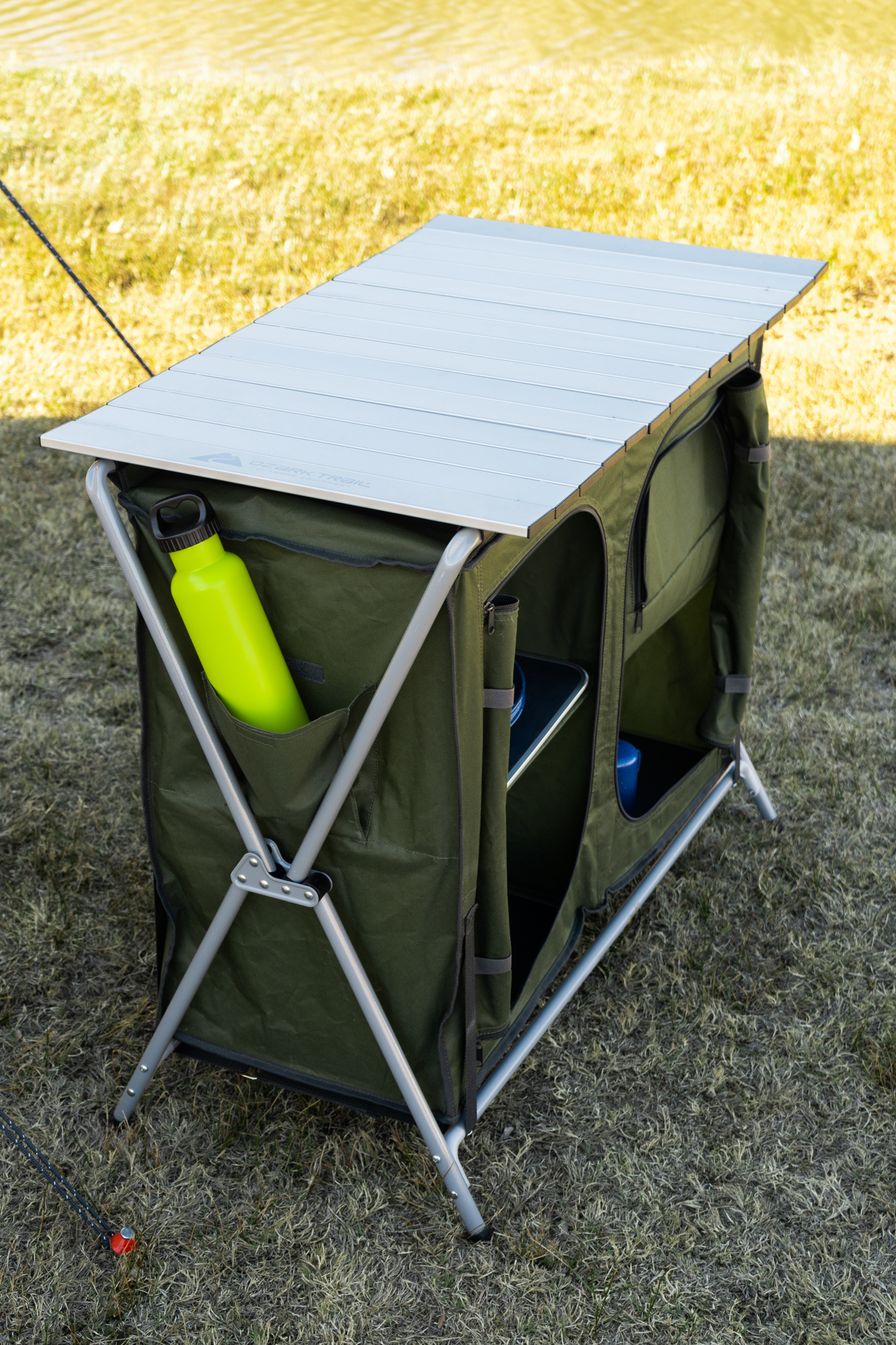 Mesa de campamento, gris, 34.2" ancho x 19.6" fondo x 31.5" alto, nueva 7