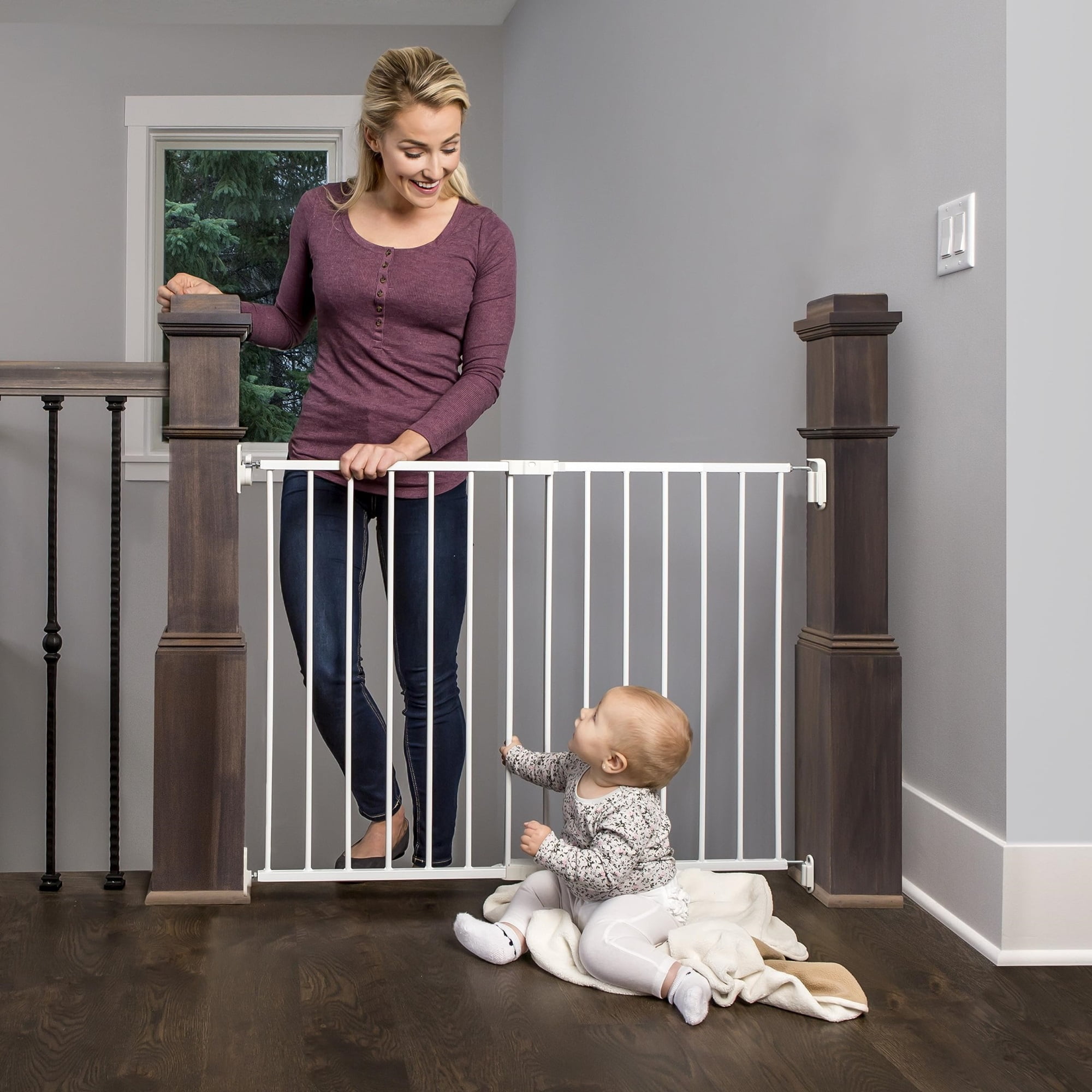 Regalo Extra Wide 2-in-1 Stairway & Hallway Baby Safety Gate with Mounting Kit, 24-40.5 in, Ages 6-24 Months