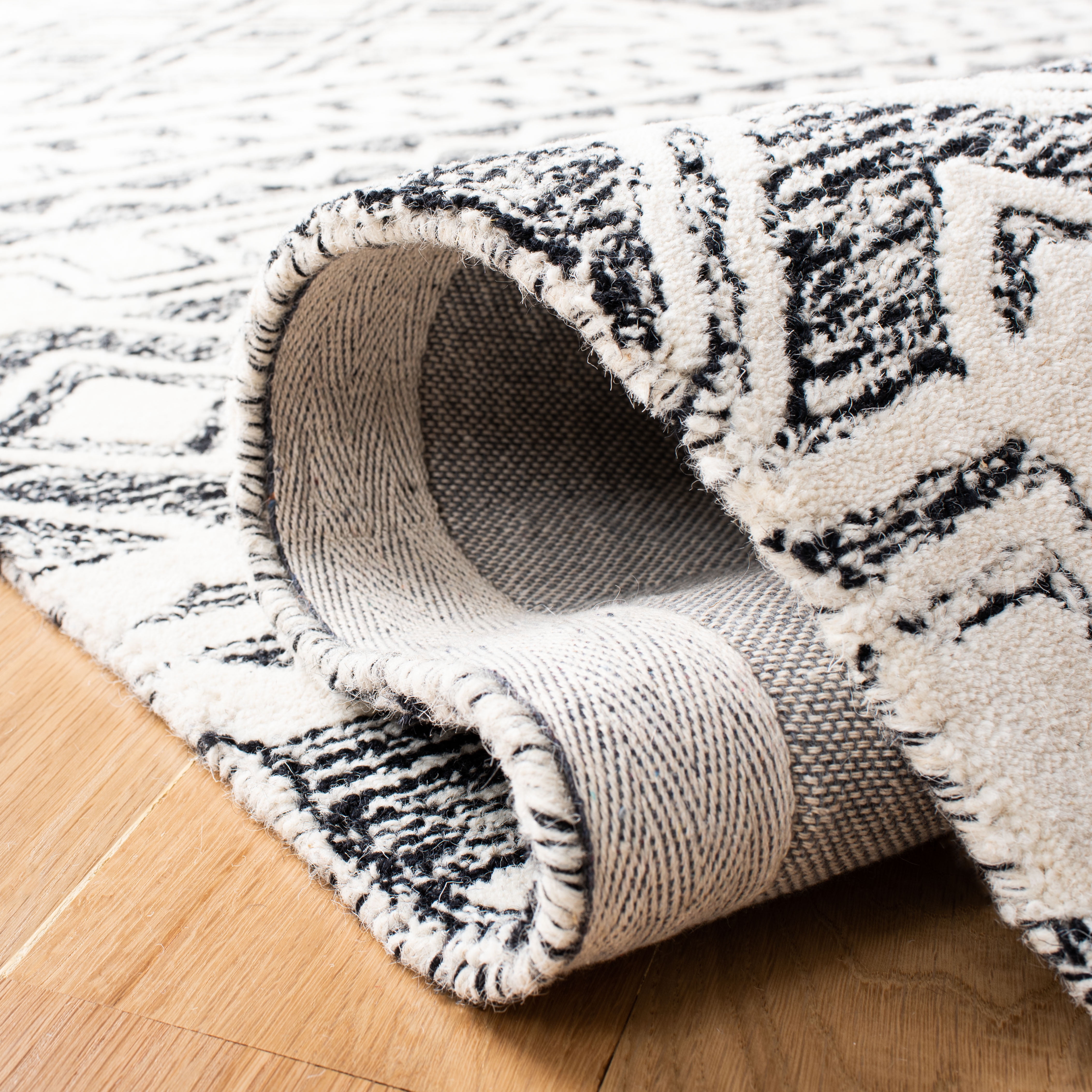SAFAVIEH Abstract Jacinda Geometric Wool Area Rug, Ivory/Black, 6' x 9'