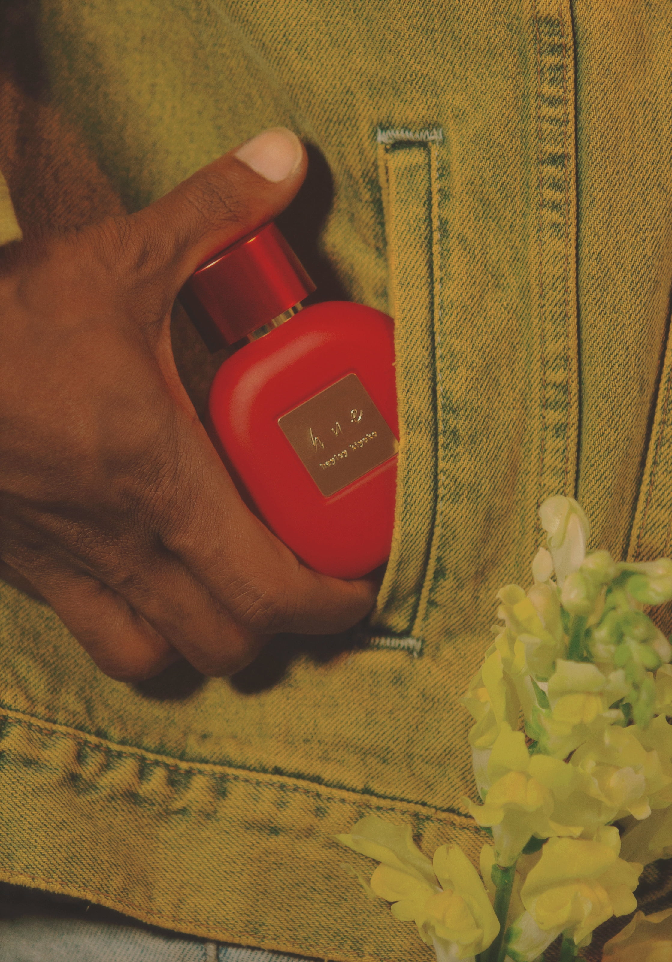 H U E by Hayley Kiyoko Limited Edition Fragrance Giftset (2PC) - 2.2 oz EDP + Toiletry Bag
