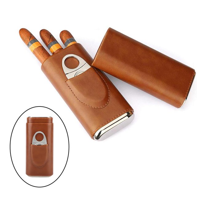 estuche de material cuero para , humidificador de 3 , de cumpleaños, accesorios para para hombres - color marrón estuche de cuero marrón para 3 puros con tapa removida, vista frontal mostrando tres puros y un cortador metálico en bolsillo delantero, costuras visibles y base metálica brillante, tamaño 165x75x38mm; también apto como humidor de viaje para transportar accesorios de puros.