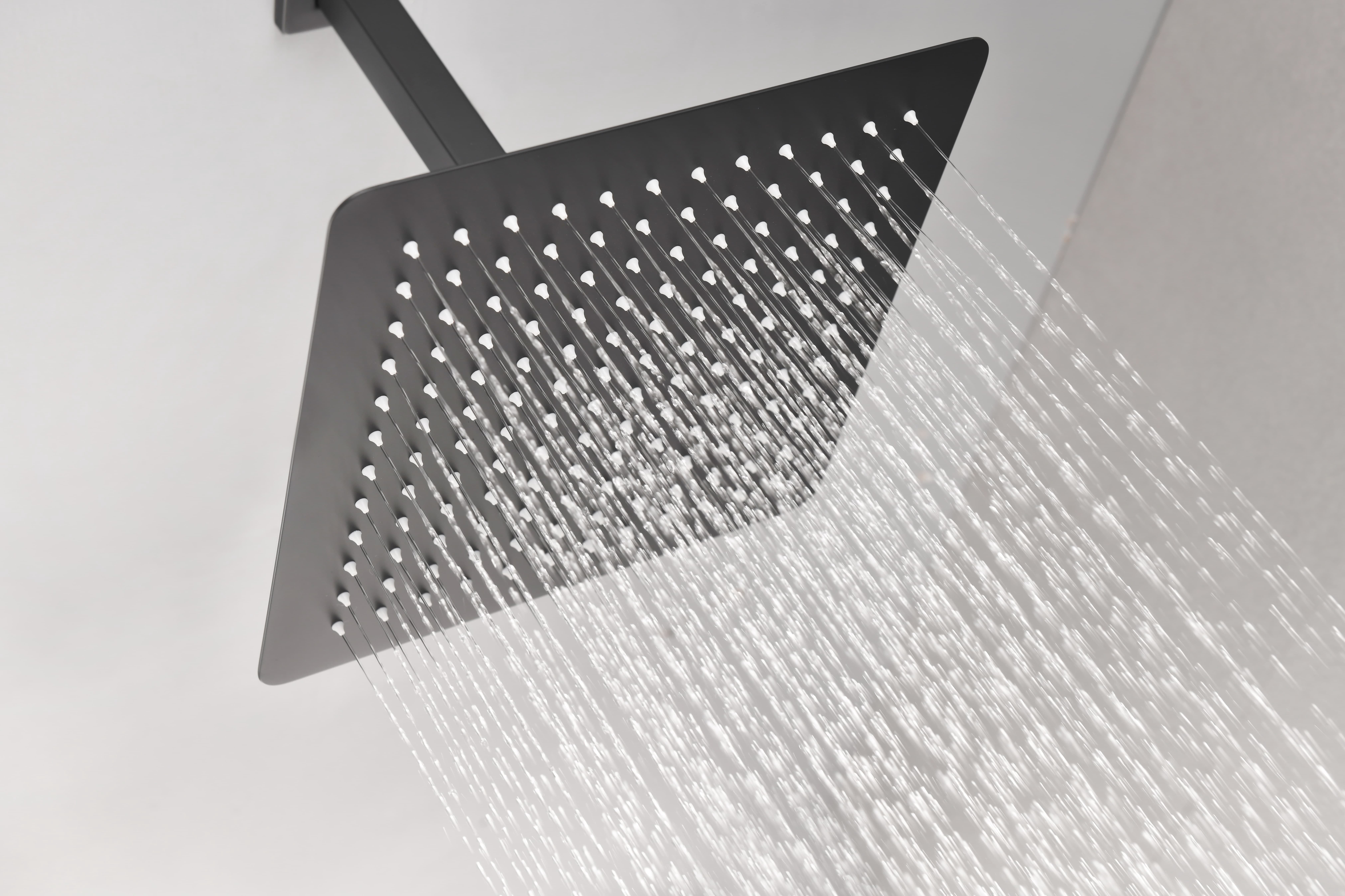 High-Pressure Rainfall Showerhead with Water-Saving Technology for Luxurious Bathing Experience