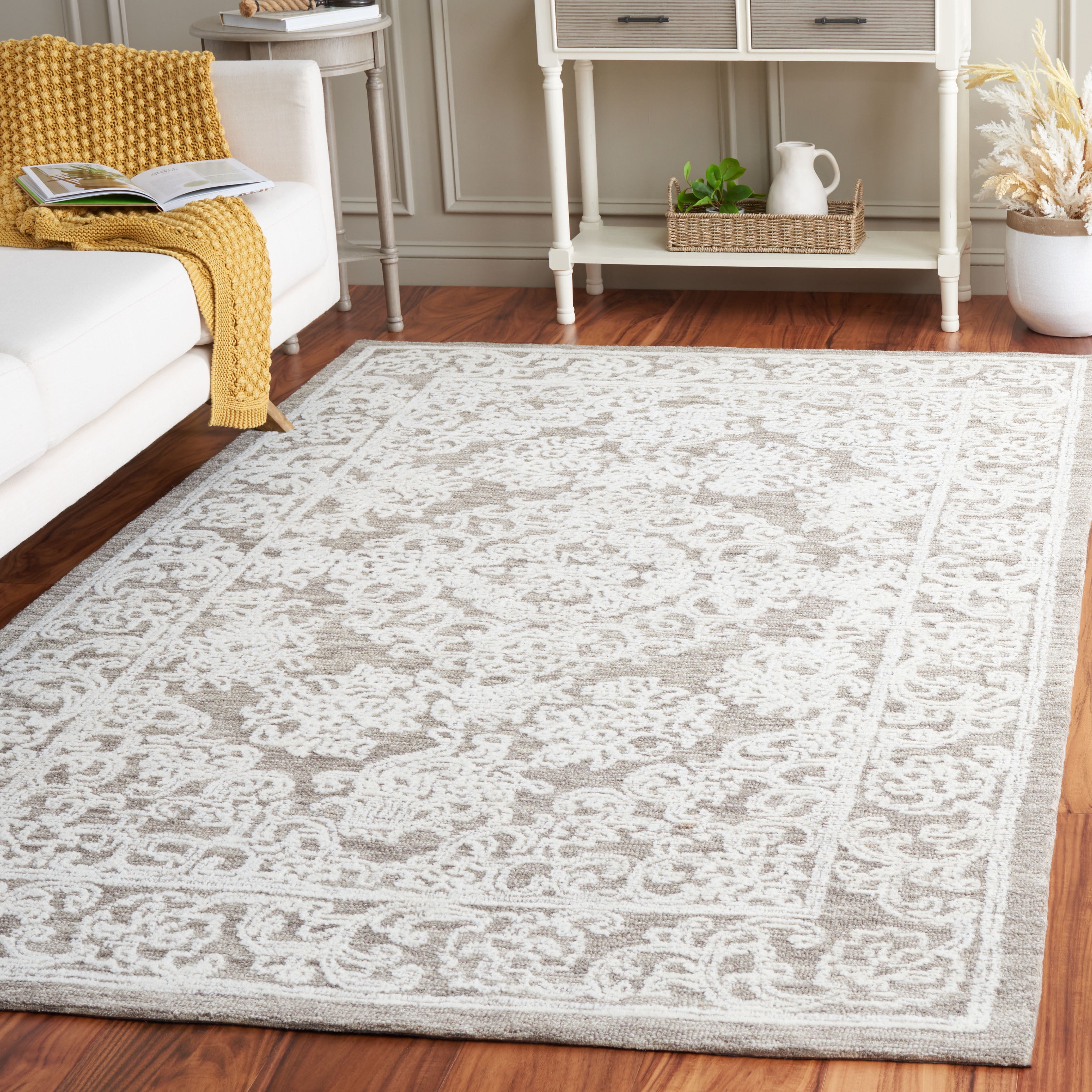 SAFAVIEH Ebony Ailbhe Traditional Area Rug, Ivory/Dark Grey, 3' x 5'
