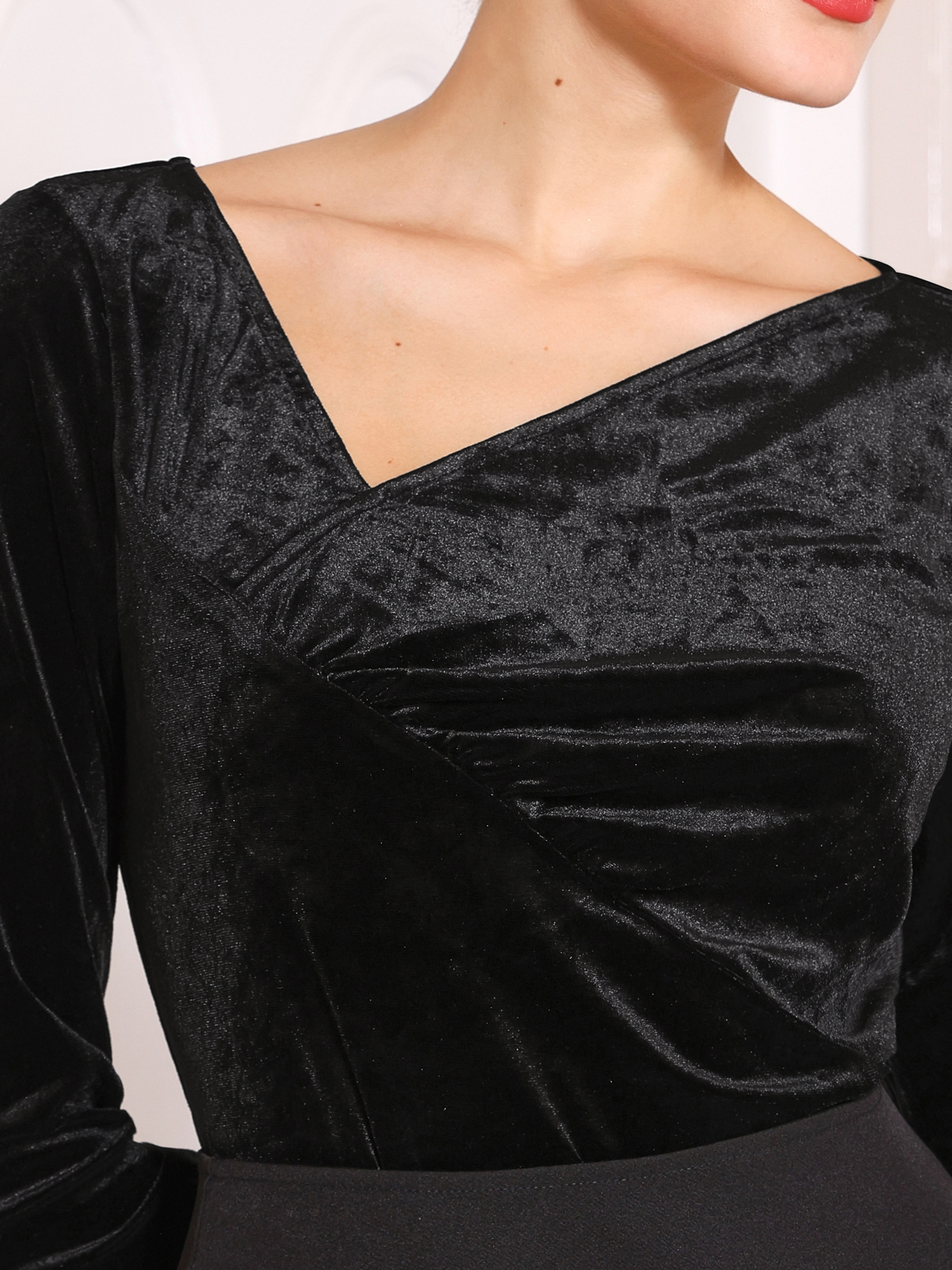 DARING DIVA Women's Asymmetrical Ruched Neck Long Sleeve Velvet Blouse M Black