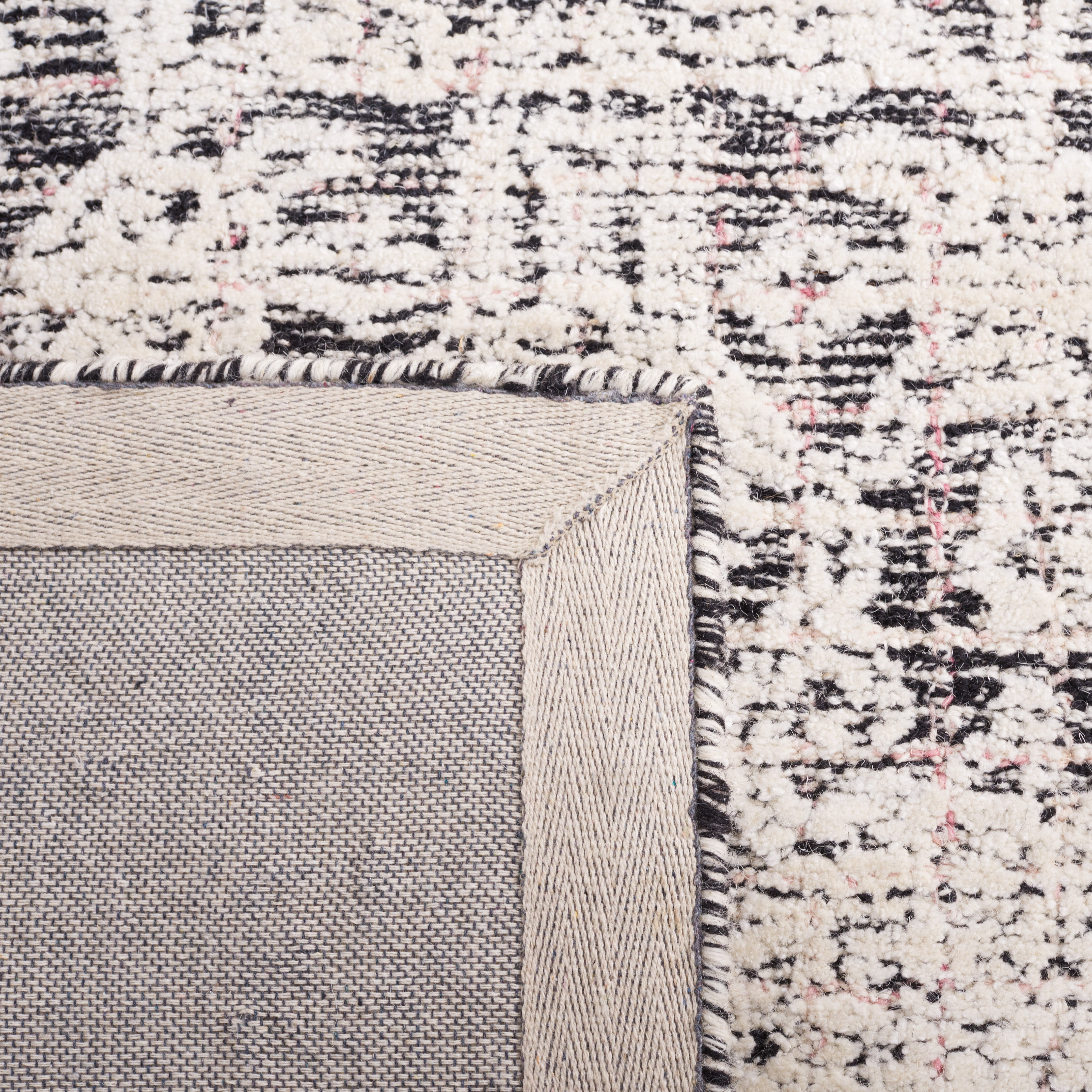 SAFAVIEH Metro Aideen Distressed Area Rug, Black/Ivory, 4' x 6'
