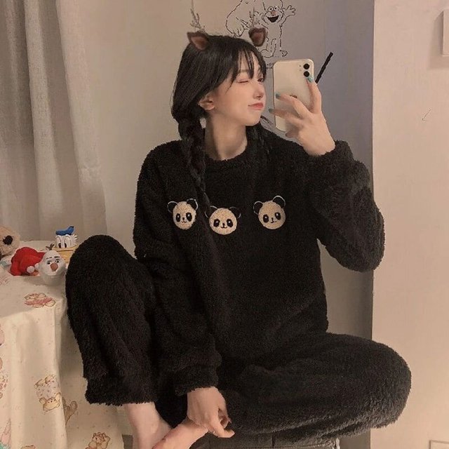 Conjunto de pijama cálido de Invierno para mujer, ropa de dormir de franela de manga larga con oso Panda de dibujos animados, pantalones de terciopelo, ropa de dormir para el hogar