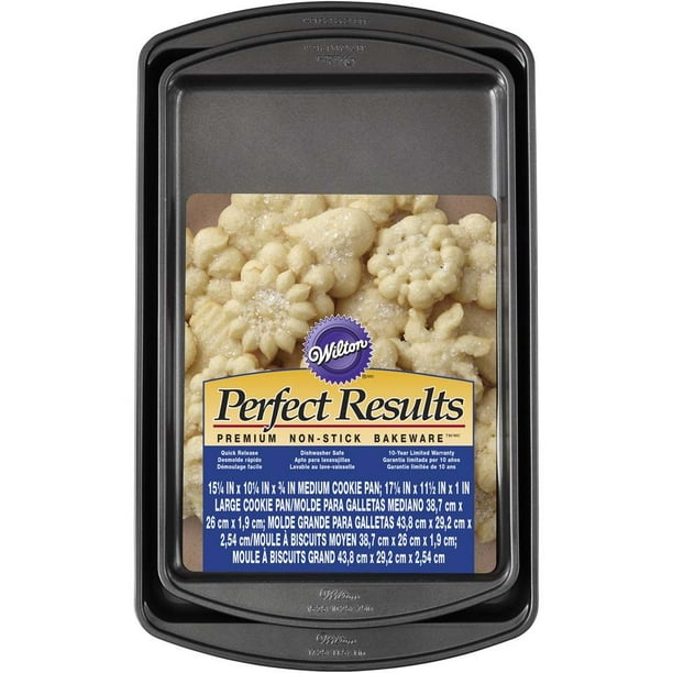 Wilton 21056900 2 Piece Perfect Results Cookie Sheet Set