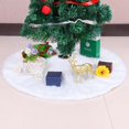 thumbnail image 2 of Falda blanca de árbol de Navidad, tapete de piel sintética de copo de nieve, adornos de decoración para el suelo, cubierta de alfombra Base para fiesta en casa, 2 of 3