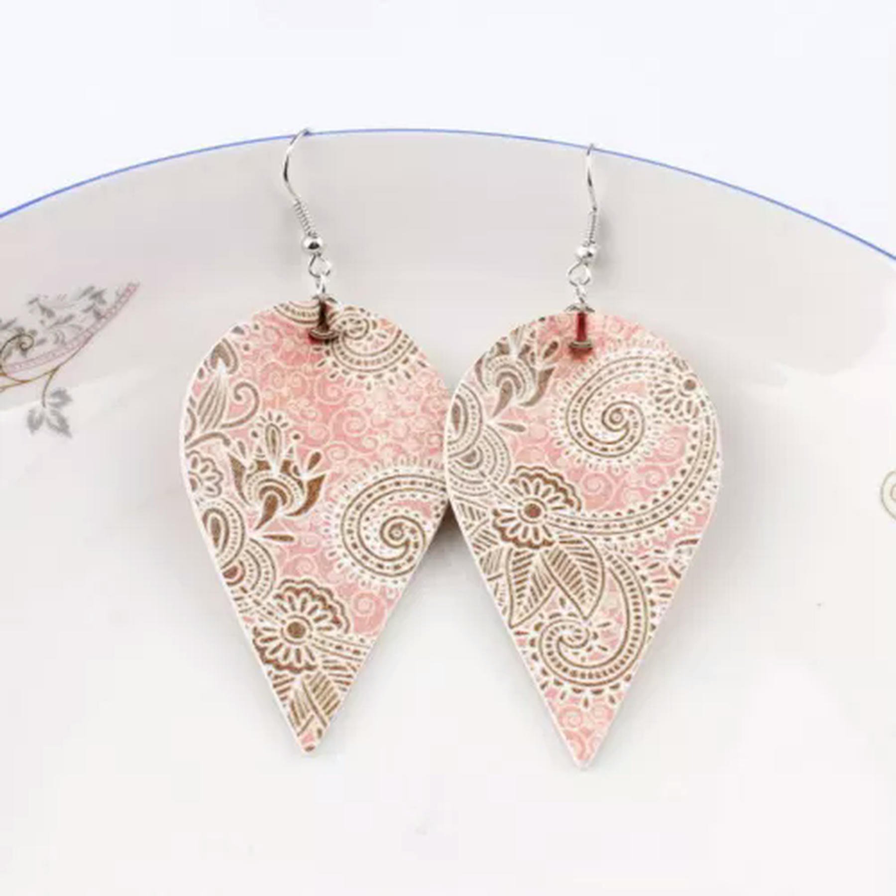 Boho Paisley Flower Teardrop Pinched Leaf Hook Earrings for Women Spring Jewelry