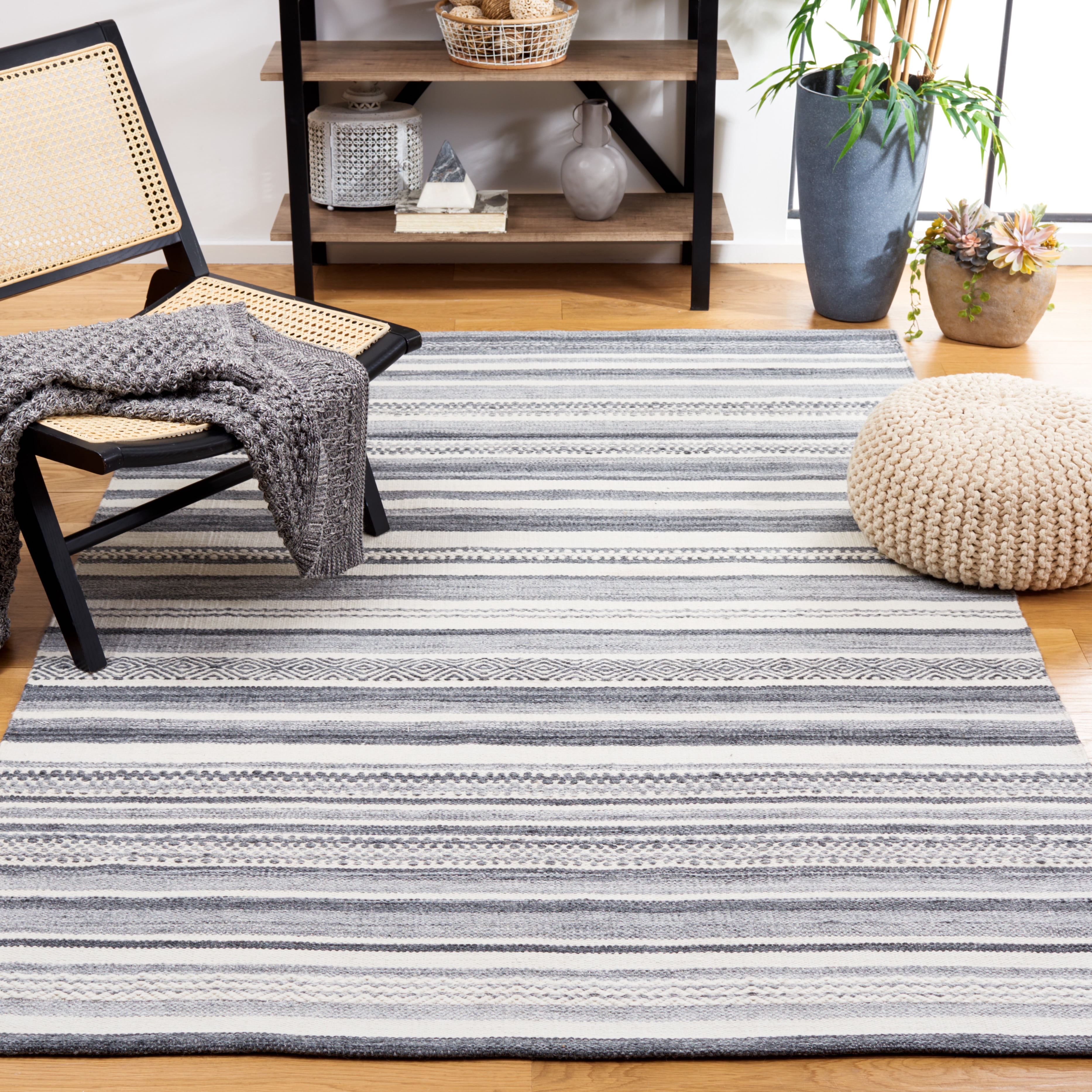SAFAVIEH Striped Kilim Lagrange Striped Polyester Area Rug, Charcoal/Ivory, 5' x 8'