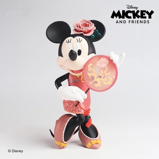15CM caliente Disney Mickey Minnie personajes de dibujos animados abrigo disfraz habitación decoración muñeca hecha a mano adornos regalo de cumpleaños zhangyuxiang LED
