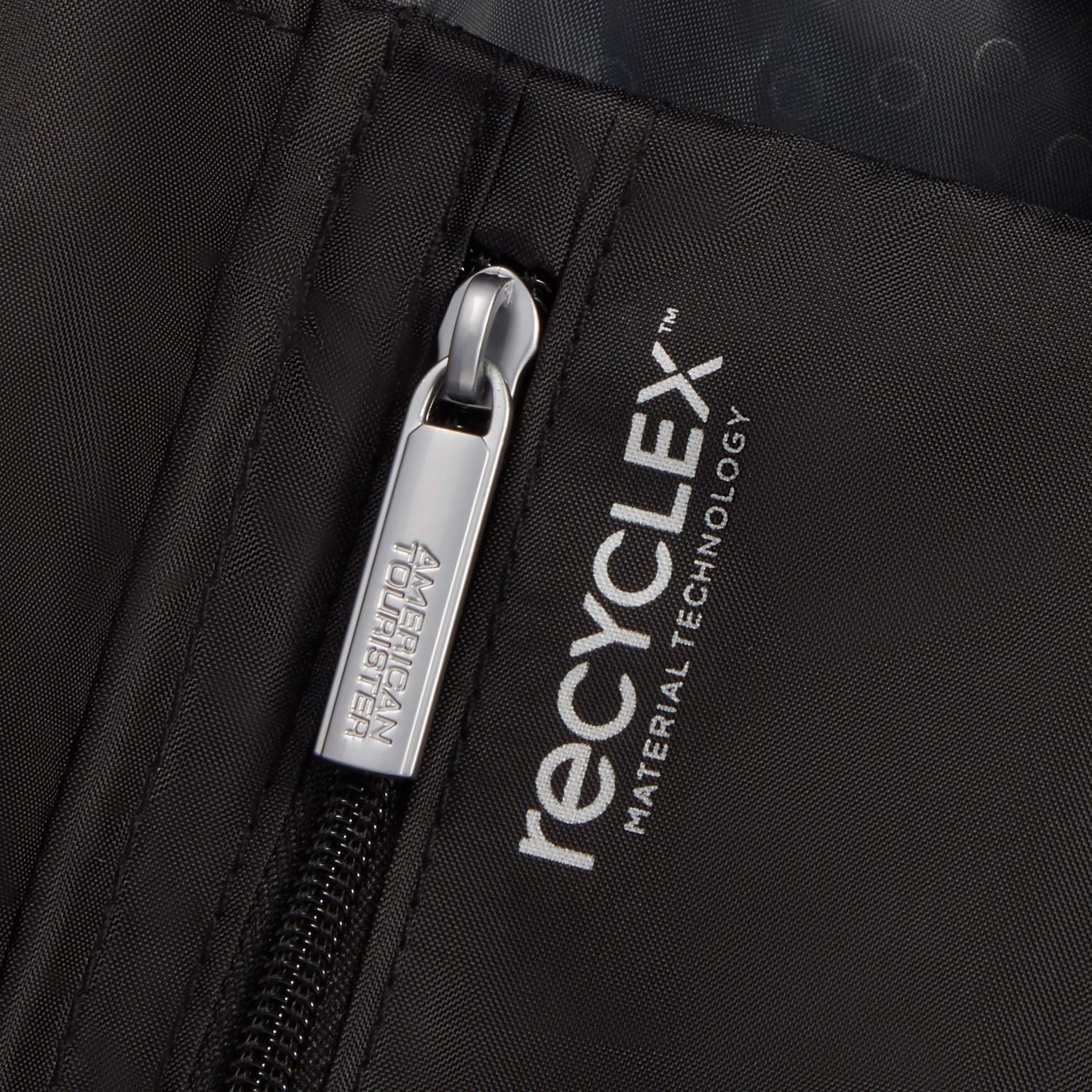 American Tourister Starvibe Spinner Moyen