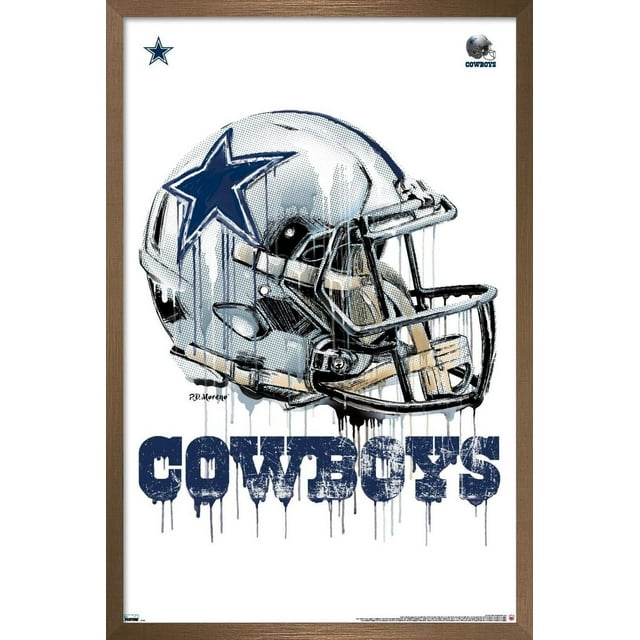 NFL Dallas Cowboys - Affiche Murale « Drip Helmet 20 », 22,375 Po x 34 Po Encadrée Montrant une Vue avant Centrée d'Un Casque de football Dallas Cowboys Argenté avec un logo Étoile Bleu Marine et un Masque Facial Noir, avec des Effets de Peinture en Goutte sur le Casque et le Mot « Cowboys » en Grandes Lettres Bleu Marine Usées en Dessous, Ensemble sur Fond Blanc dans un Cadre en Bois Brun Moyen, Convient à la Déco Intérieure à Thème Sportif.