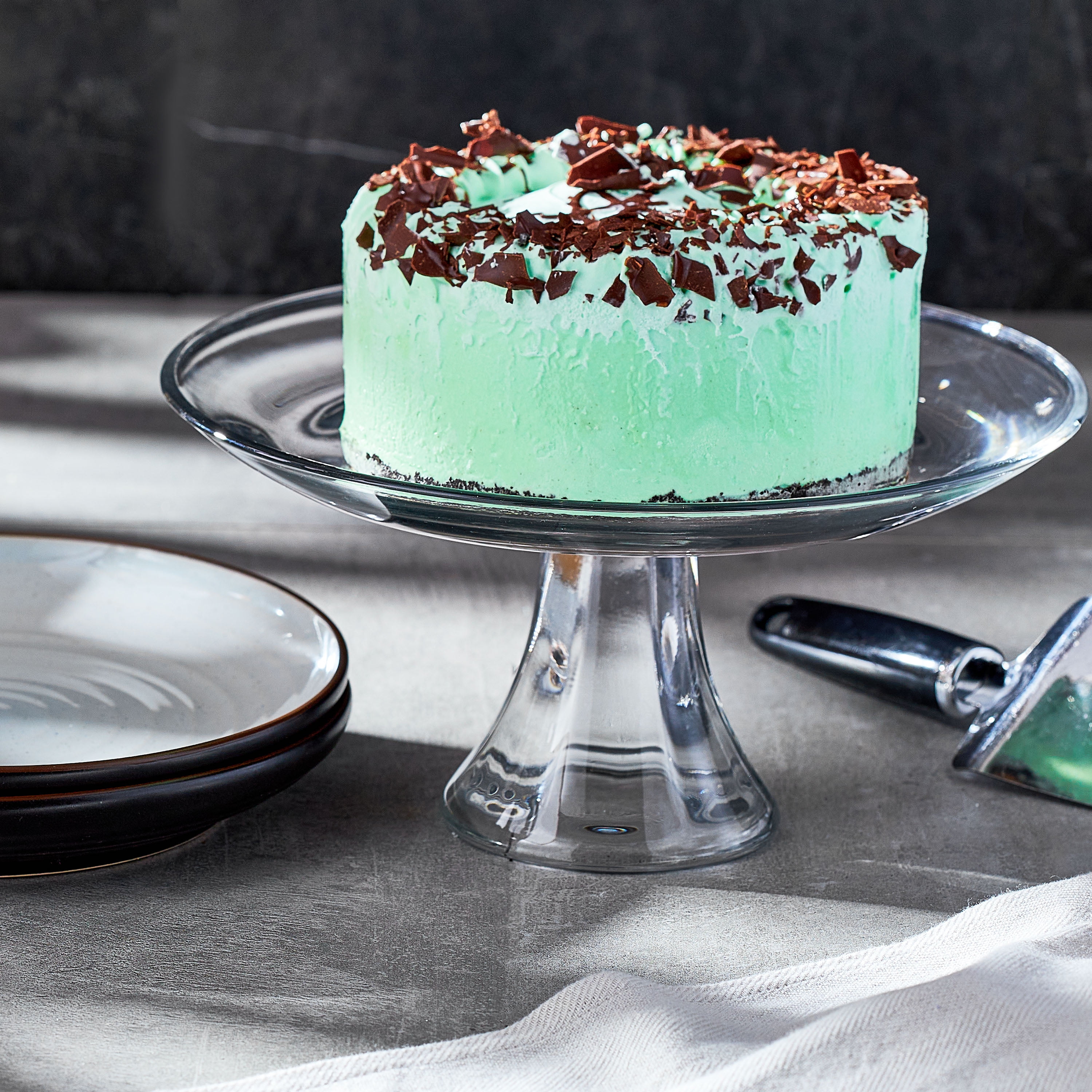 Marketside Mint Chip Ice Cream Cake, Chocolate Chunk Topping, Whipped Icing, 34 fl oz (Frozen Dessert)