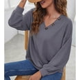 thumbnail image 3 of Suéter de punto casual suelta cuello en V manga larga color puro abotonado suéter para otoño invierno, 3 of 6