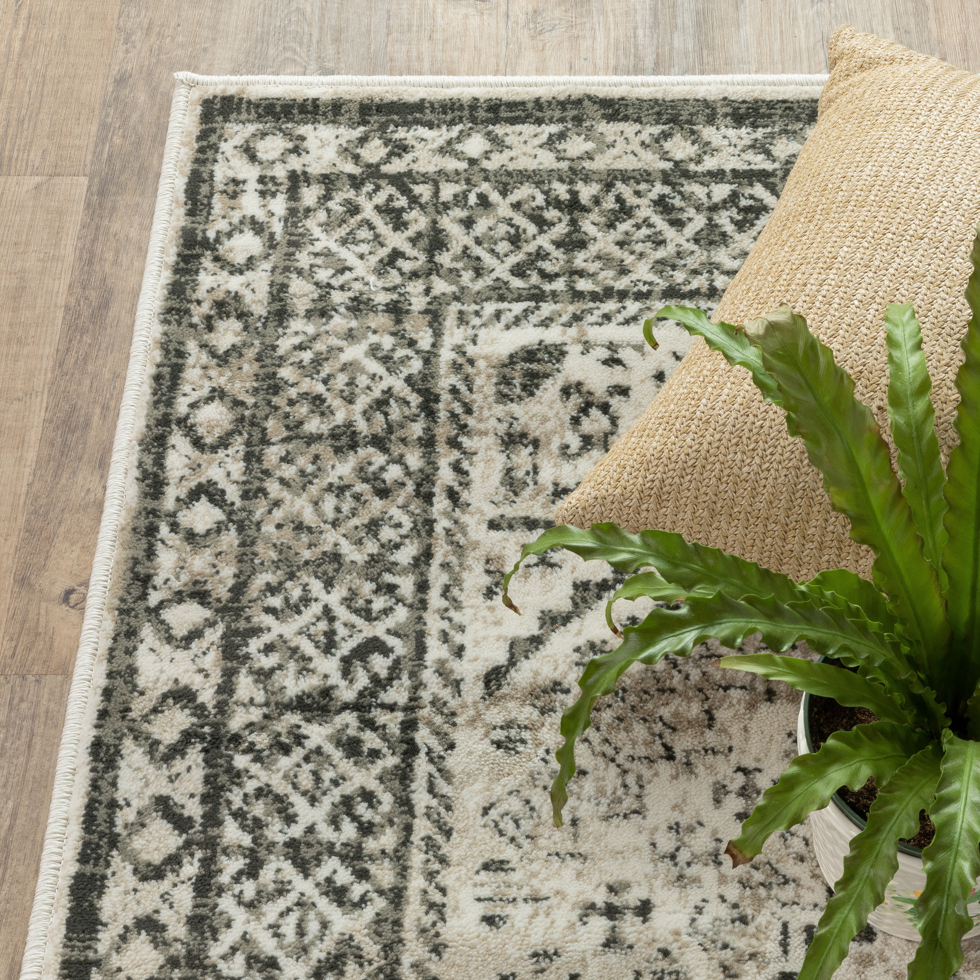 Avalon Home Gracie Traditional Medallion Area Rug, 7'10" X 10', Ivory/ Gray