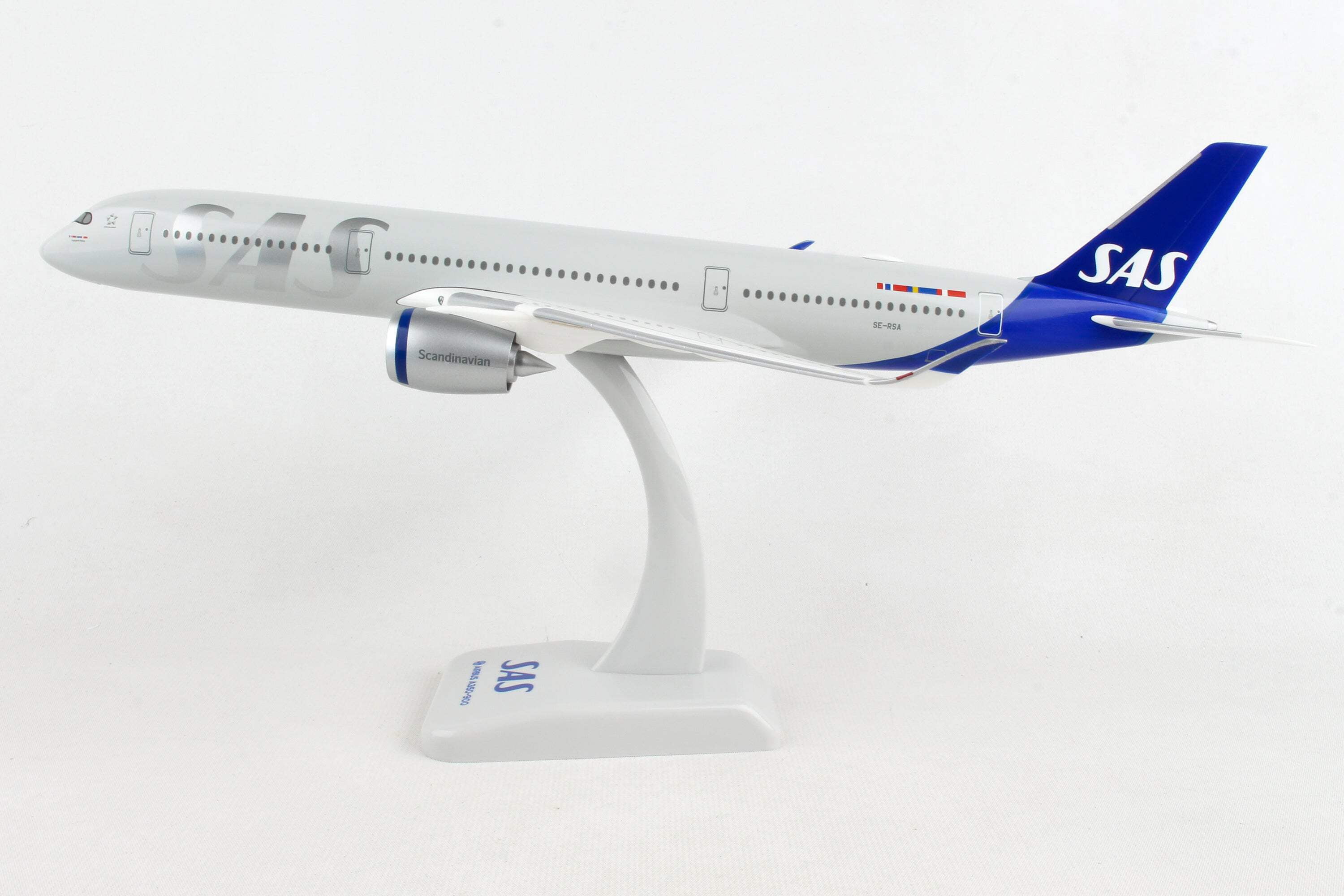 Hogan Wings 1-200 SAS A350-900 Plane with Gear, REG No. SE-RSA