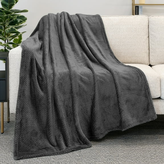 PAVILIA Dark Gray Throw Blanket for Couch Bed, Soft Fleece Throws for Sofa Chair, Fuzzy Waffle Textured Blanket, Cozy Warm Lightweight All Season Blanket Throw, 50x60