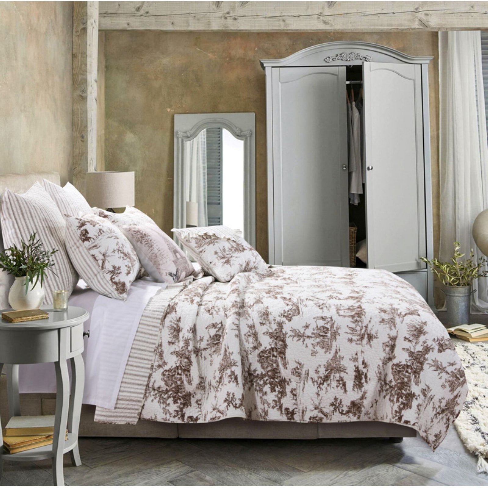 Classic Toile Quilt Set by Greenland Home Fashions