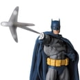 thumbnail image 4 of Medicom DC Comics: Batman Hush Mafex Figura de acción, 4 of 5