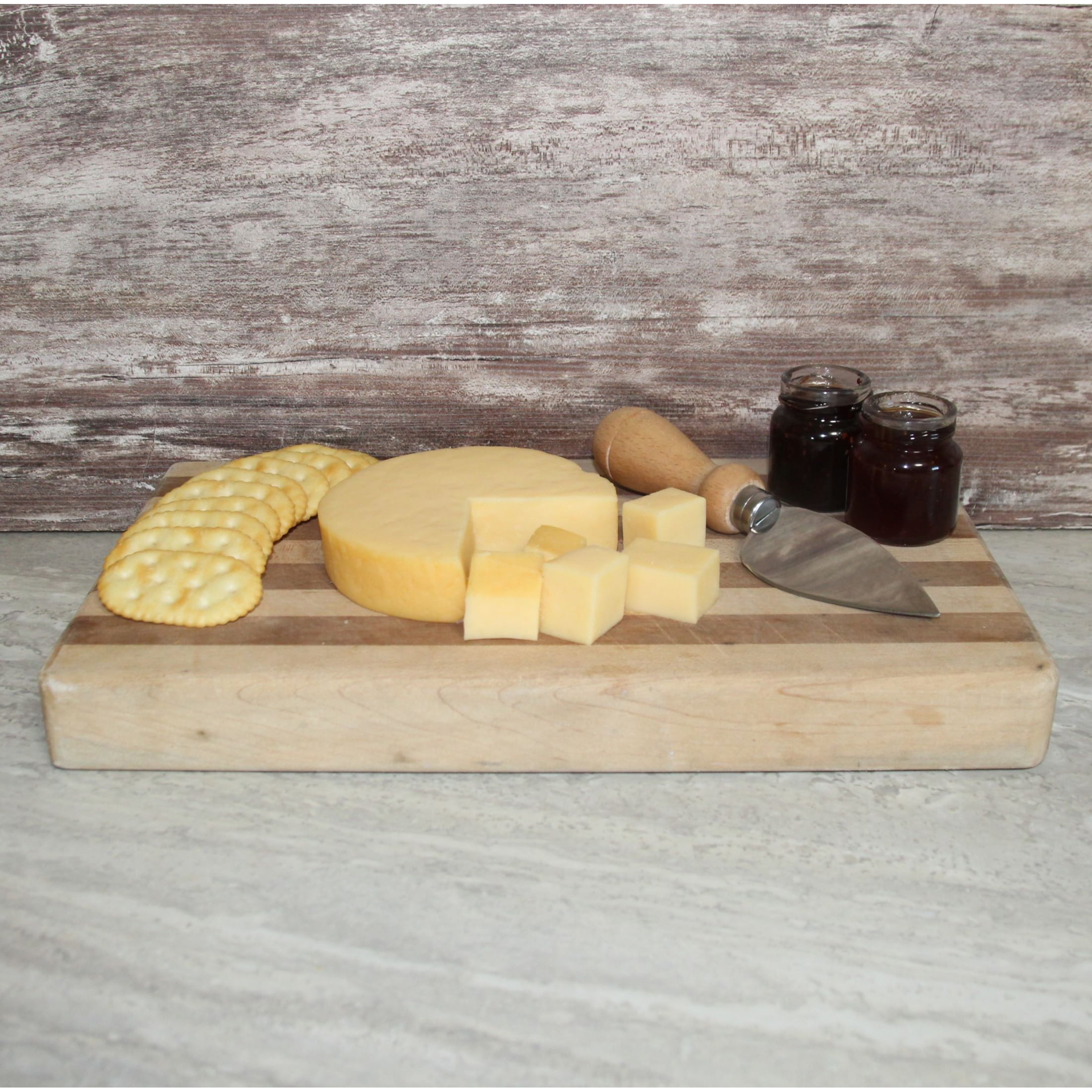 Red Apple Cheese Apple Smoked Natural Gouda, 8 oz Round