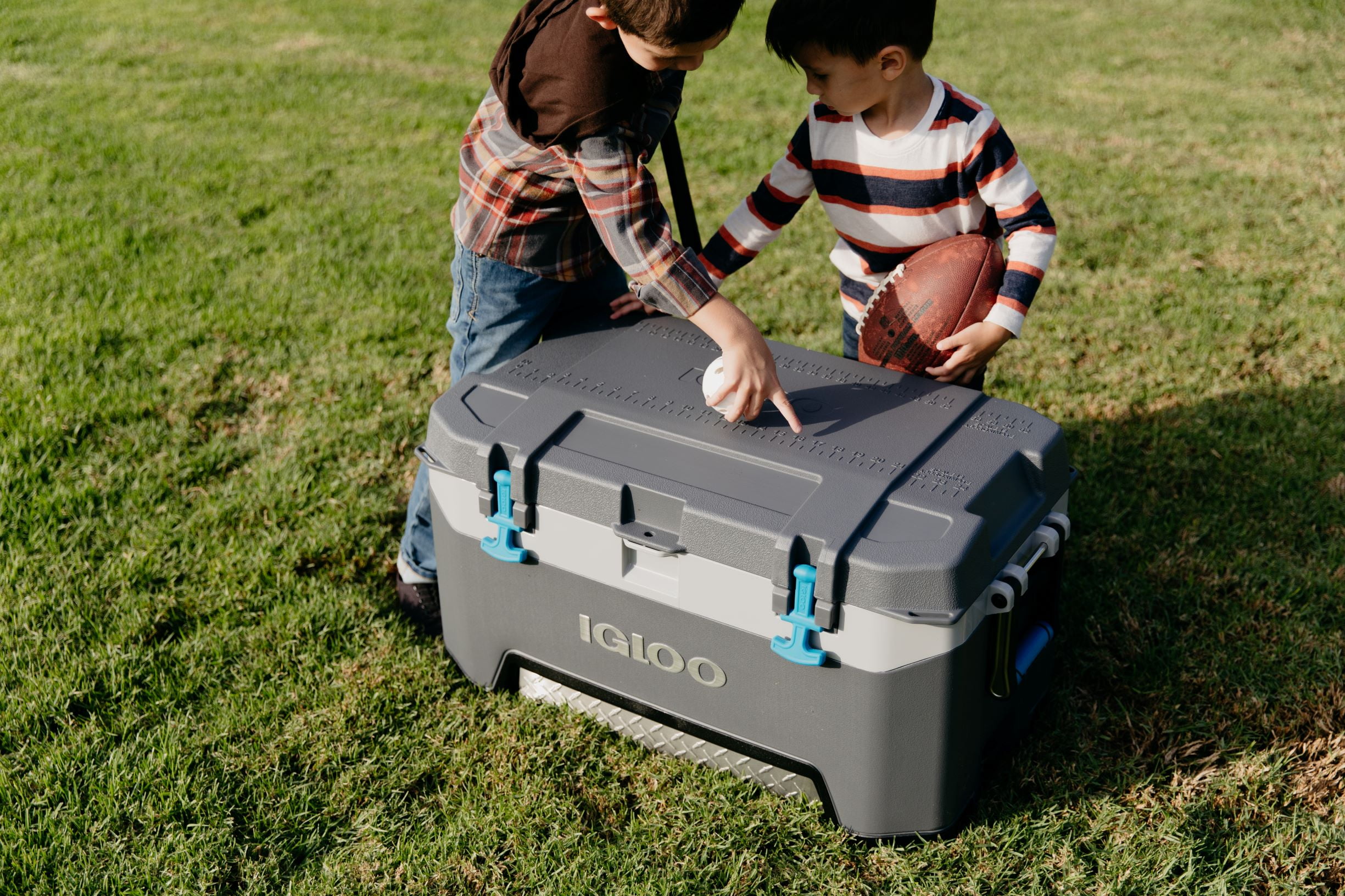 Igloo BMX Spacious 72 Quart Durable Cooler w/ Insulated Lid & Handles, Gray