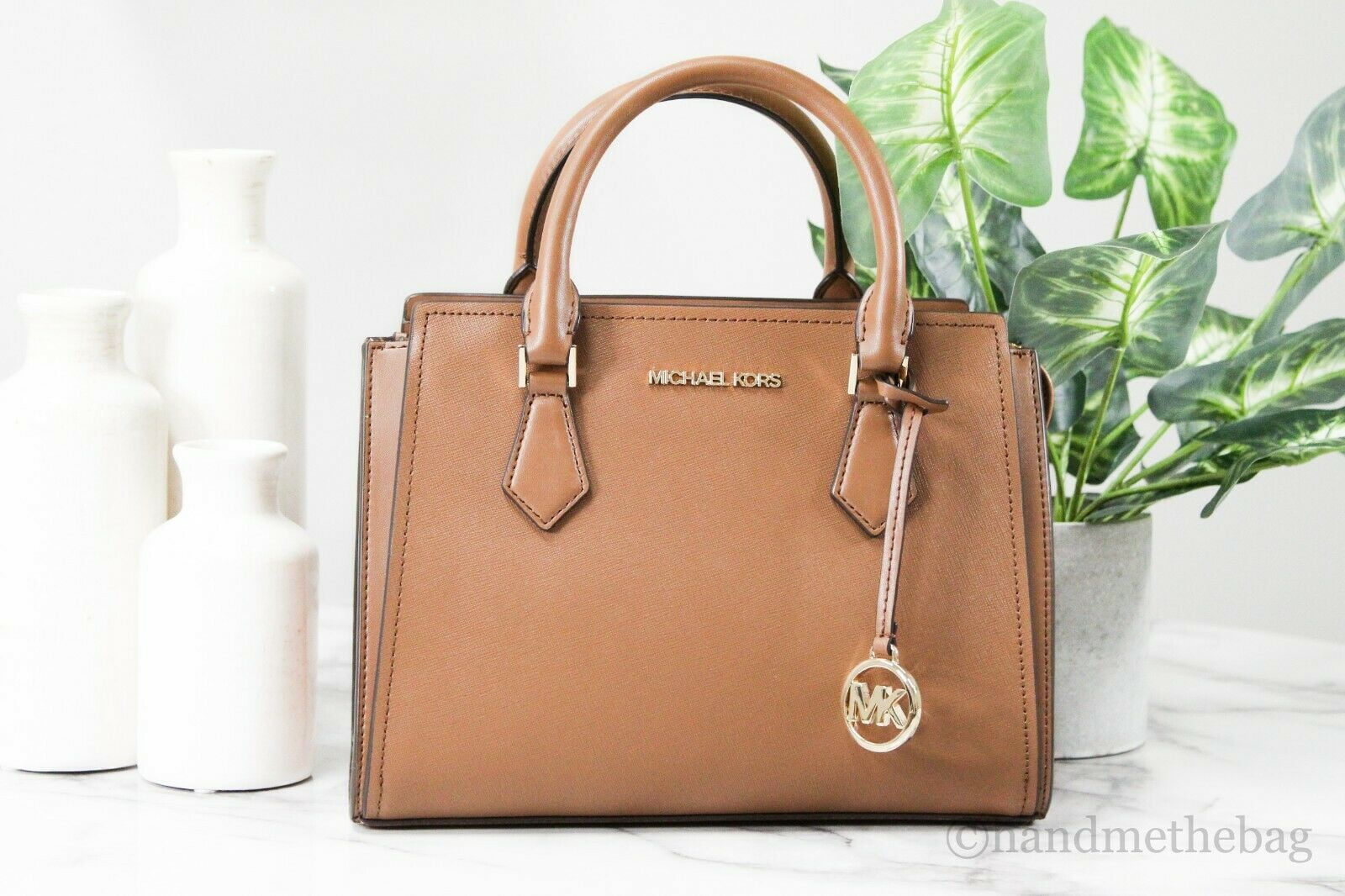 michael kors hope medium messenger bag