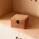 thumbnail image 4 of Caja de almacenamiento de madera marrón 5.4x5.4x3.9 in – Organizador de madera maciza • Acabado natural engrosado • pestillo de tapa abatible • Portaobjetos para artículos domésticos de oficina, 4 of 6