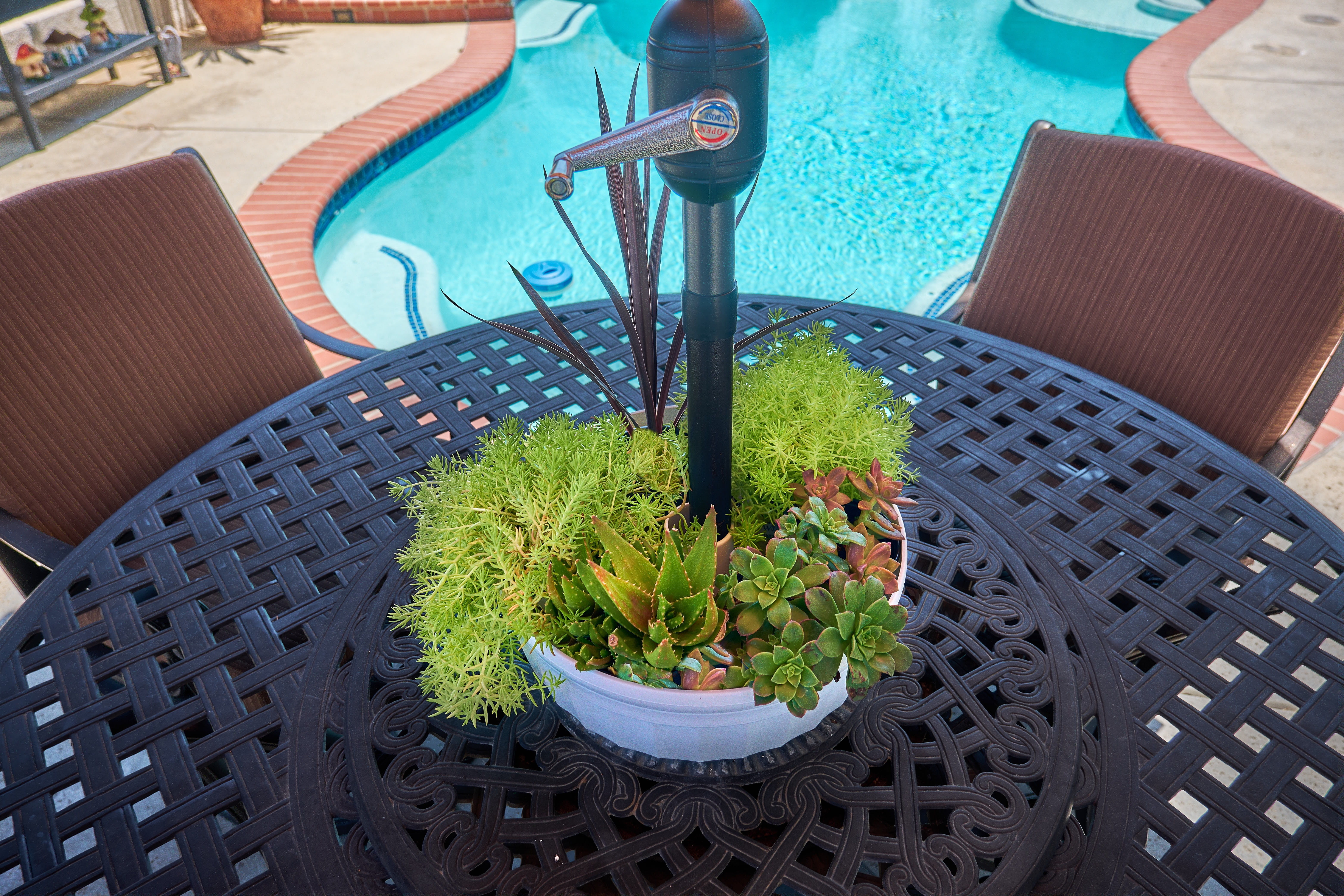 The Savannah Planter: White
