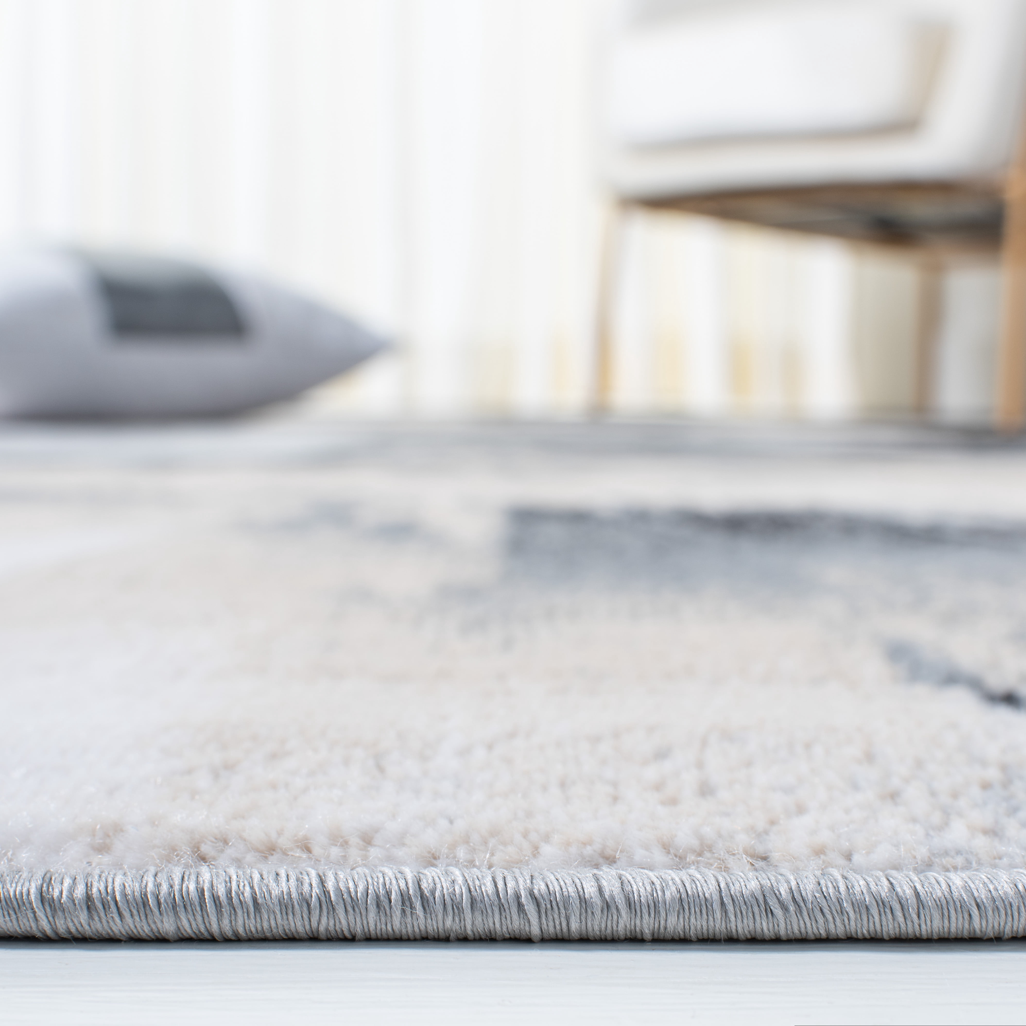 SAFAVIEH Lagoon Collection LGN202H Charcoal / Ivory Rug