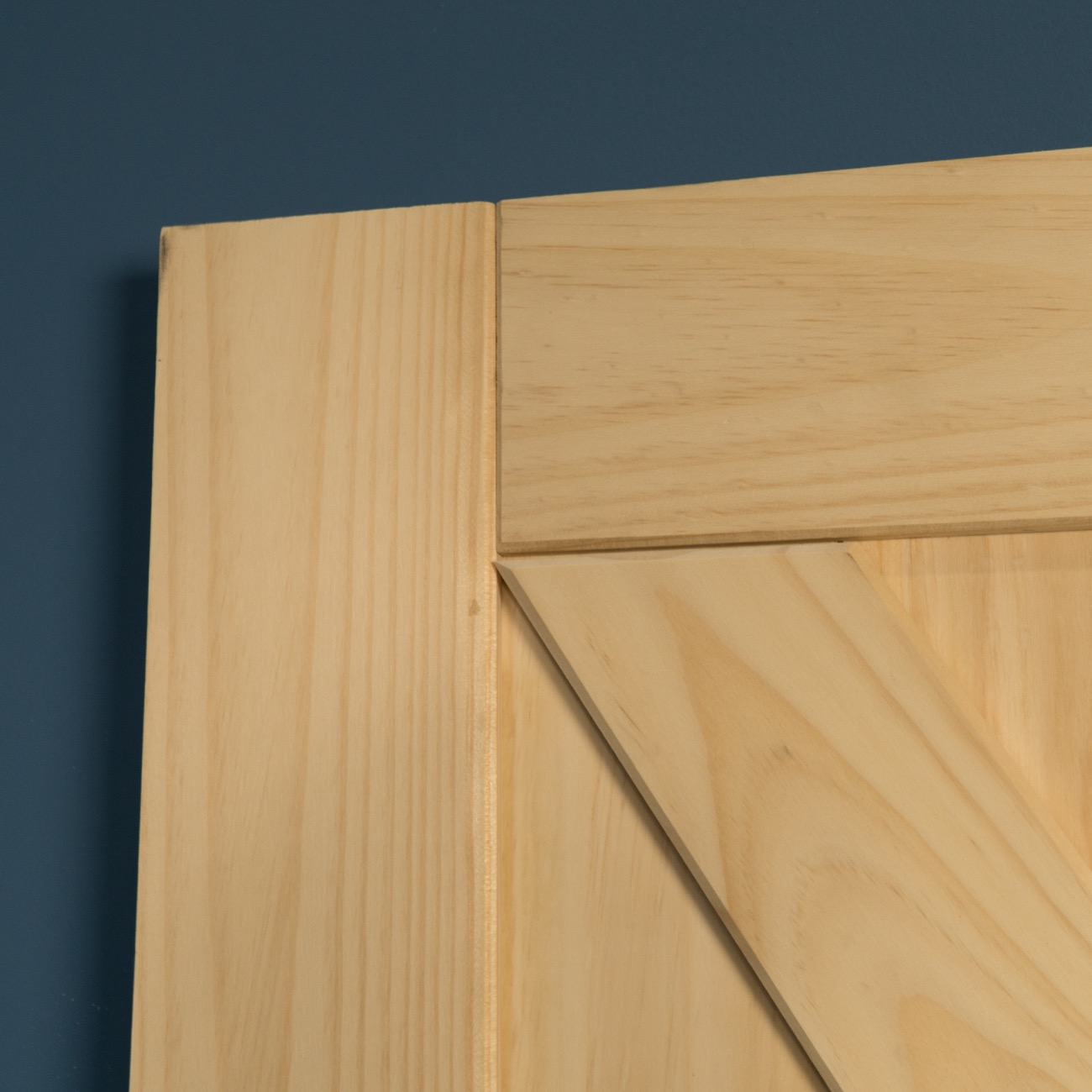 3 ft x 7 ft Unfinished Knotty Pine Wood Left Arrow Design Sliding Single Barn Door Pre Drilled BELLEZE 36in.x 84in Natural