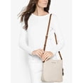 thumbnail image 2 of Bandolera Michael Kors Jet Set Travel, tamaño grande, color vainilla, 2 of 7