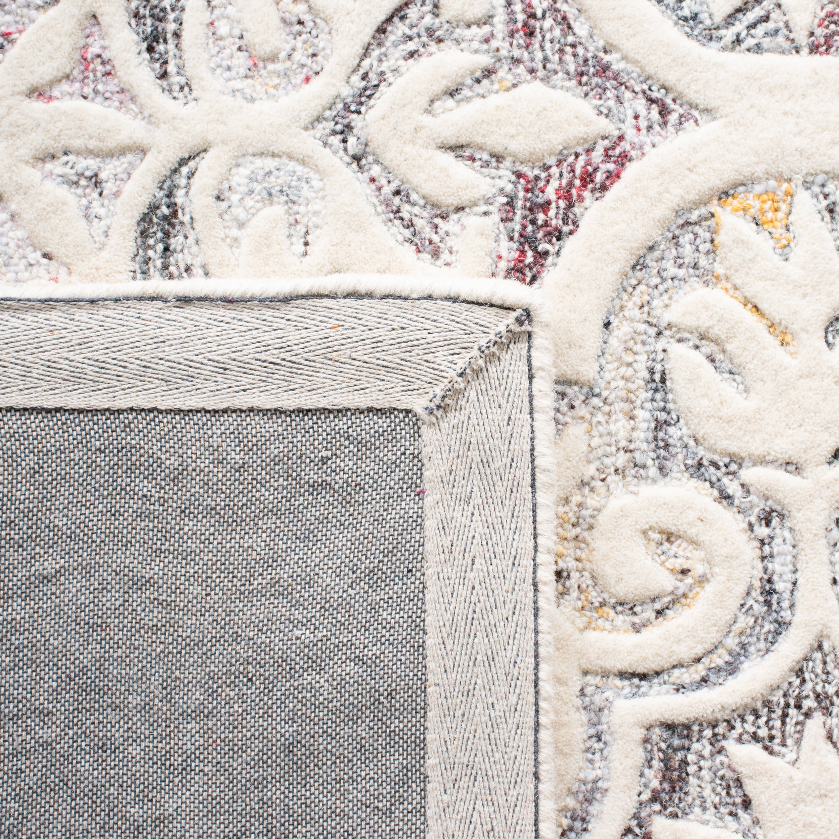 SAFAVIEH Metro Phipp Medallion Runner Rug, Red/Ivory, 2'3" x 9'