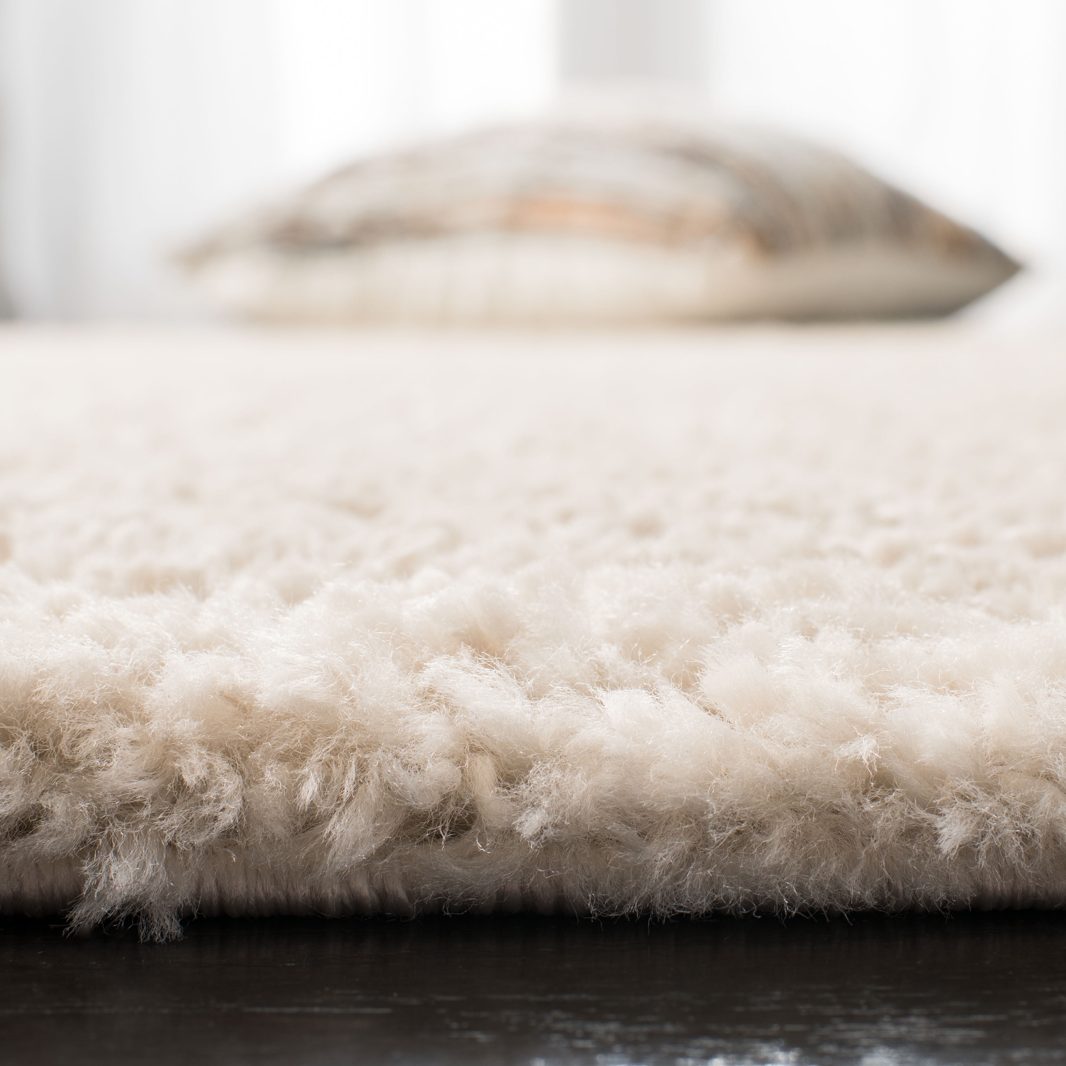 SAFAVIEH August Carlene Solid Plush Shag Area Rug, Beige, 11' x 11' Square - Large - Modern Design, Beige, Non-Shedding & Easy Cleaning, Ultra Plush Thick Pile, Ideal for Living Room, Bedroom