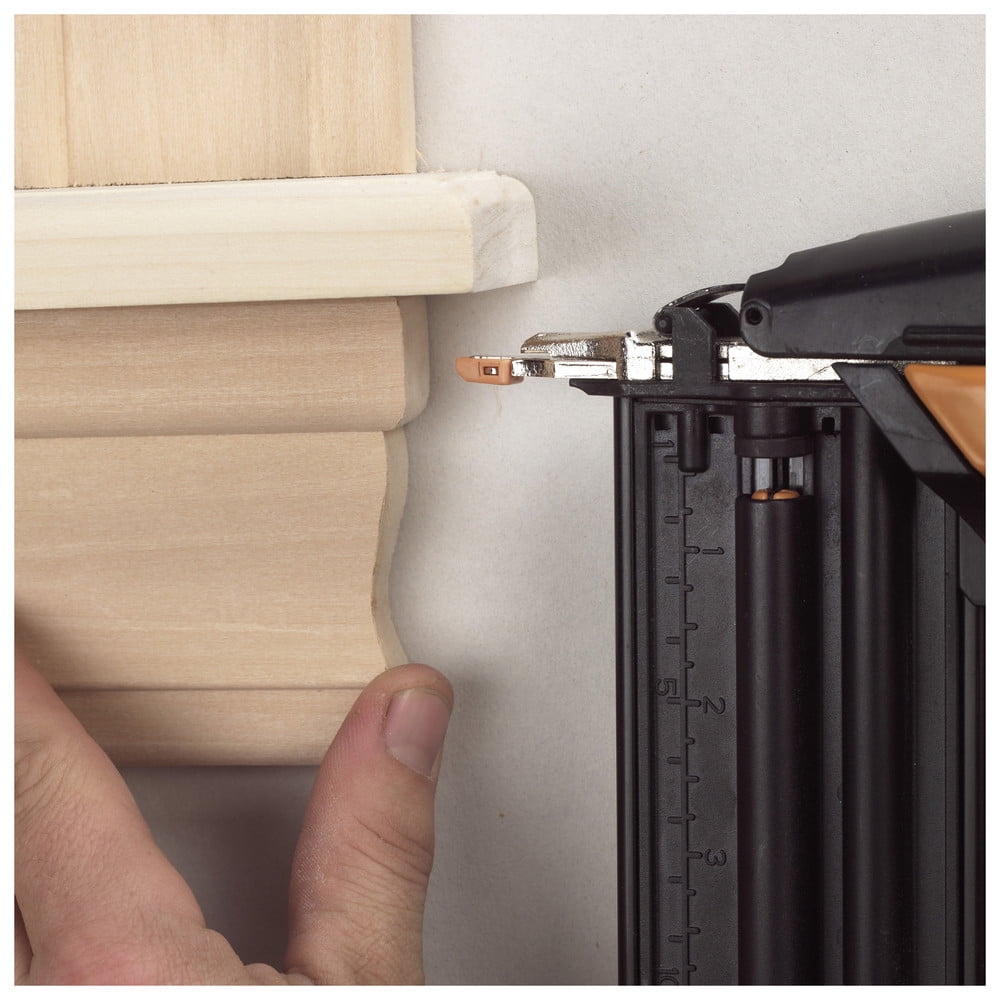 Bostitch Smart Point Pneumatic 18 Ga. Brad Nailer Kit