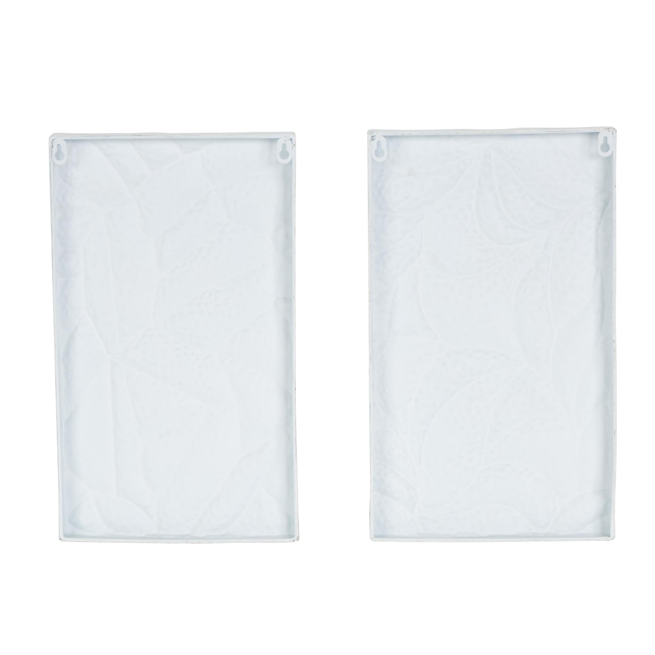 DecMode White Metal Embossed Leaf Wall Decor (2 Count)