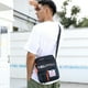 thumbnail image 2 of Bolso bandolera casual con bandolera para hombre, 2 of 2