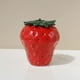 thumbnail image 4 of Tarro de Cerámica Fresa - Diseño 3D, Tapa Hermética y Versátil - Almacenaje de Dulces/Té y Florero para Cocina/Decoración, 4 of 6