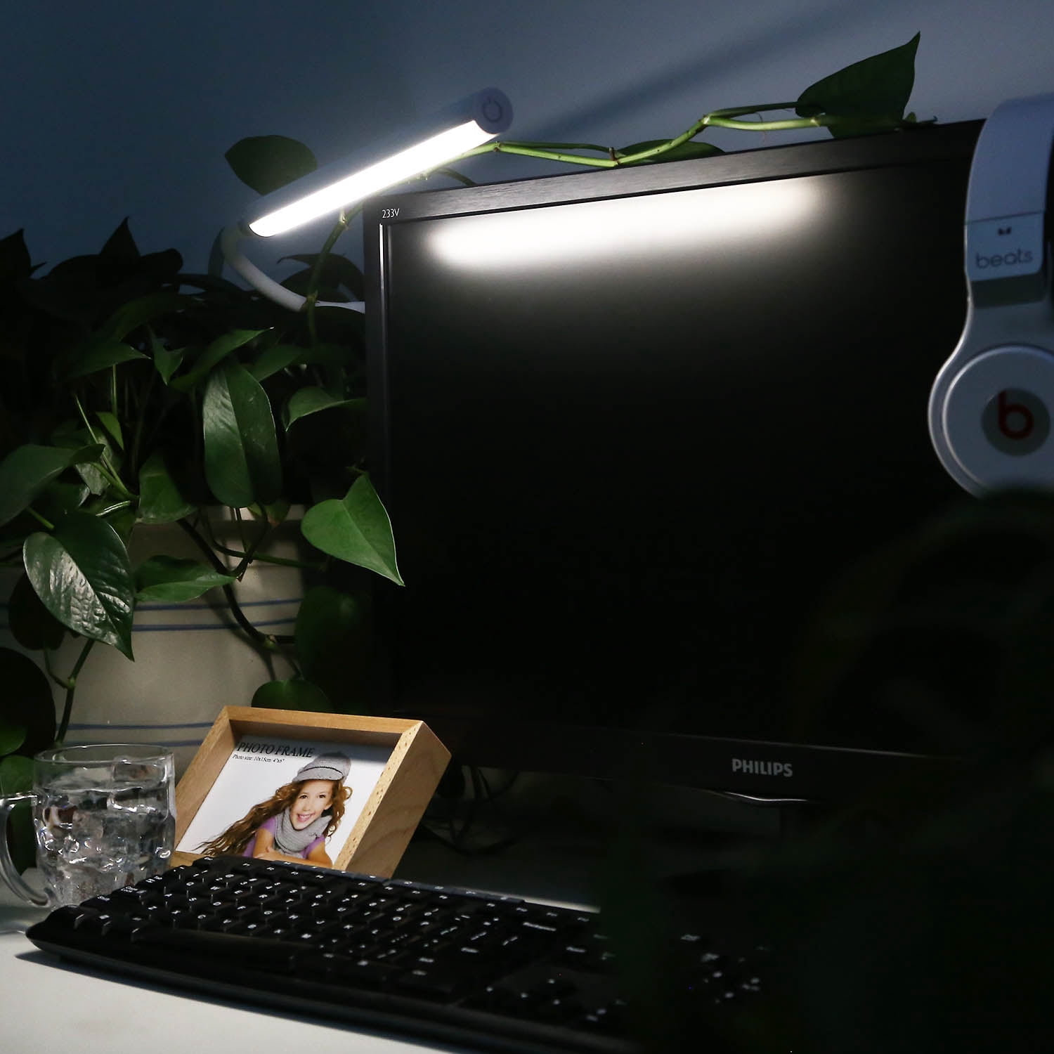 TORCHSTAR 5W Dimmable Flexible Study Clamp Desk Lamp, 26 LEDs Eye-Care Touch Sensitive Light with Memory Function, 4000K Cool White, USB Powered, ETL-Listed Power Adapter, 30,000hrs Lifespan，White