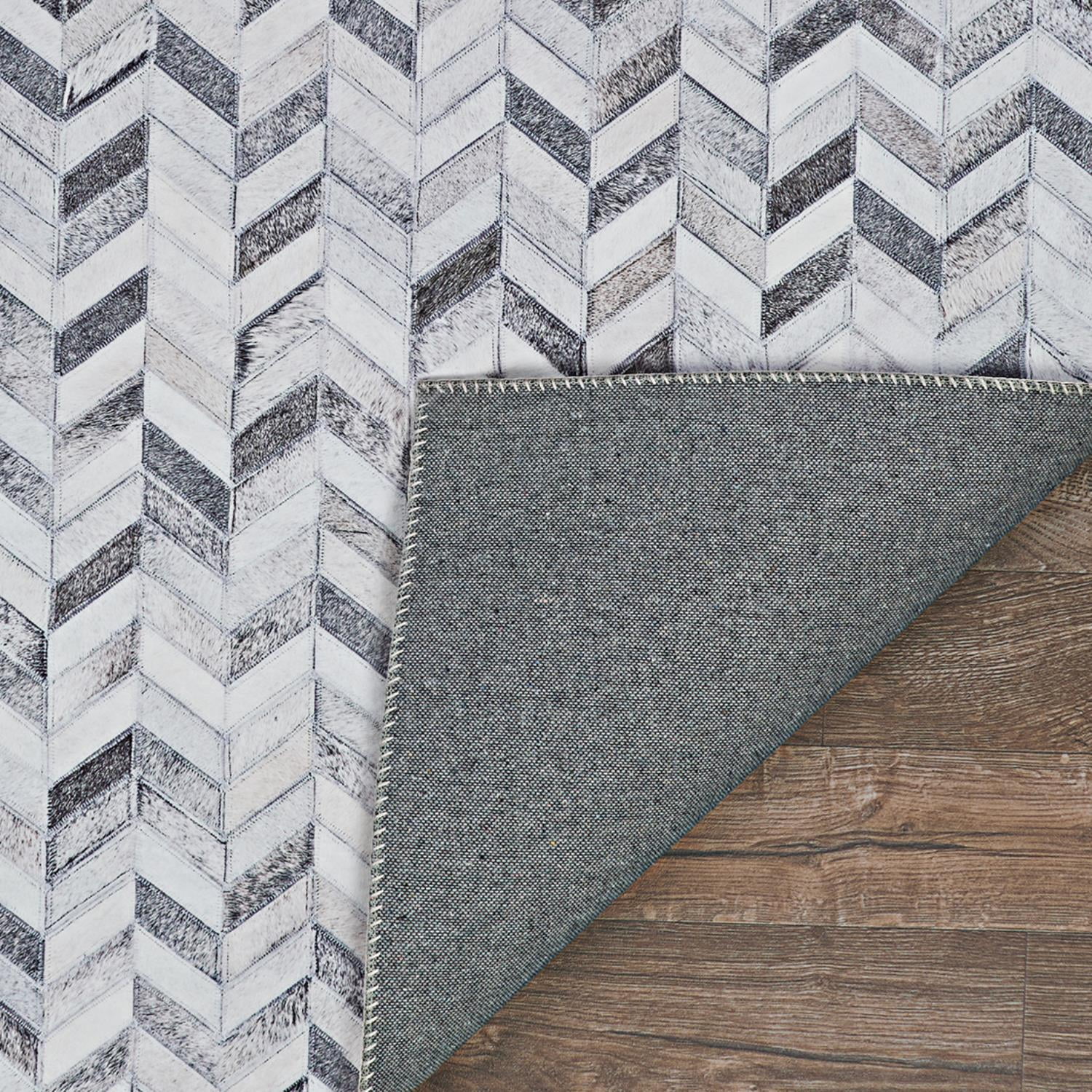 Couristan Prairie Vesle Ice Caps Printed Faux Cowhide Area Rug&nbsp;