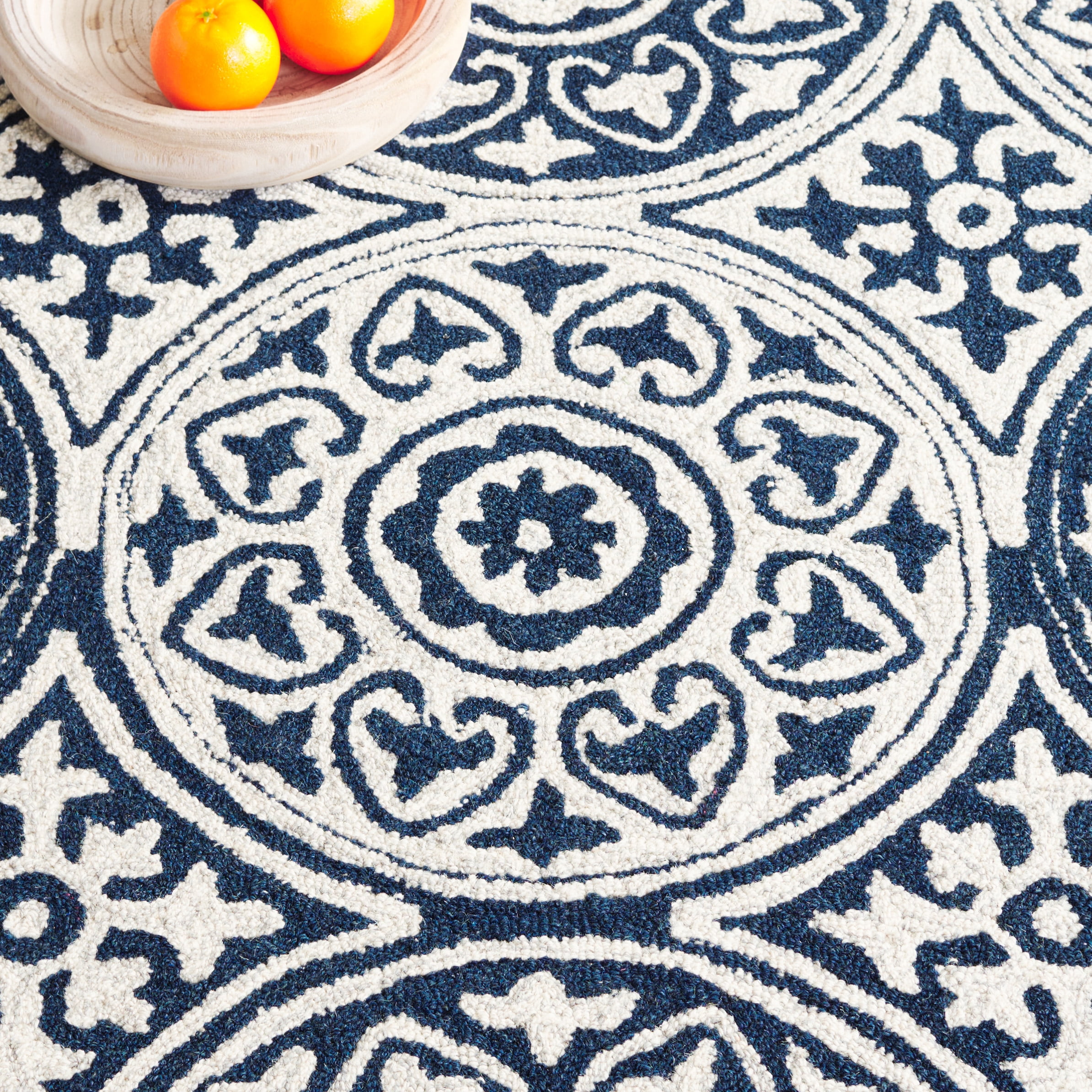SAFAVIEH Metro Isador Geometric Area Rug, Blue/Ivory, 4' x 6'