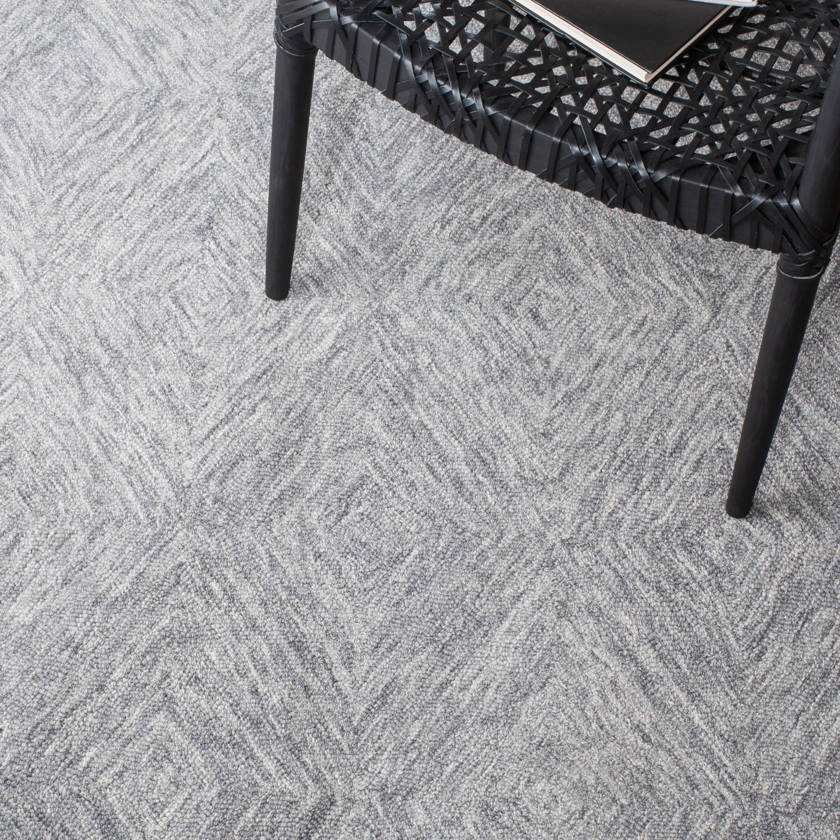 SAFAVIEH Metro Avalon Diamond Area Rug, Grey, 6' x 6' Square