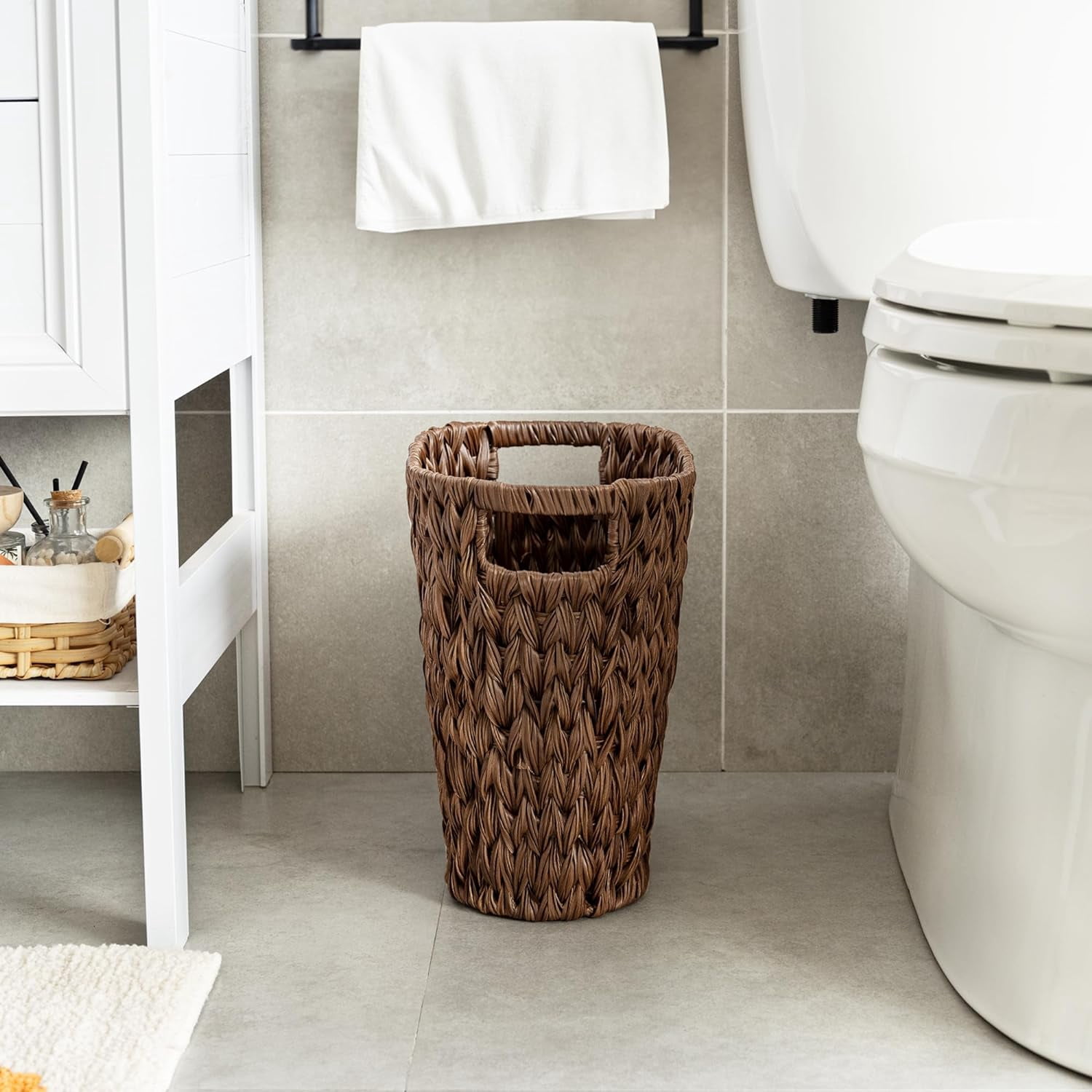 GRANNY SAYS Wicker Trash Can, Waterproof Bathroom Waste Basket, Handwoven Decorative Garbage Can, 19 Liters,/5 Gallons, Brown