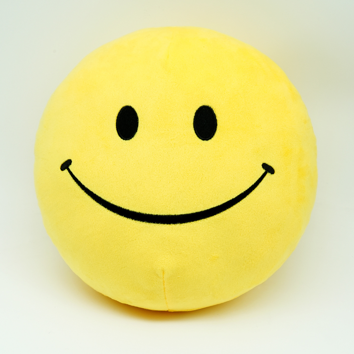 Verity Smiley Face Plush Collectible Desktop Decor PP Cotton Filled Verity Smiley Face Plush Collectible Desktop Decor PP Cotton Filled