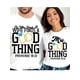 thumbnail image 1 of camiseta a juego para parejas: diseños "El que encuentra esposa" y "La esposa la encontró", mezcla de algodón, corte informal, lavable a máquina. Ideal para aniversarios, San Valentín y regalos de Nav, 1 of 6