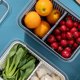 thumbnail image 2 of Cesta de drenaje Caja de almacenamiento de conservación de alimentos de plástico Cesta de drenaje de frutas y verduras de plástico Organizador de refrigerador Gris, 2 of 5