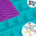 thumbnail image 3 of Gummy Bear & Worm - Juego de 4 moldes de silicona para caramelos, bandejas antiadherentes con 2 cuentagotas para chocolate, cubitos de hielo, sin BPA, hace hasta 62 caramelos, regalo d SCS Direct NA, 3 of 9