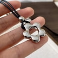 thumbnail image 4 of Collier Fleur Simple Nœud Ajustable Pendentif Fleur Creux Mode Accessoires de Mariage Chaîne de Chandail en Résine, 4 of 6