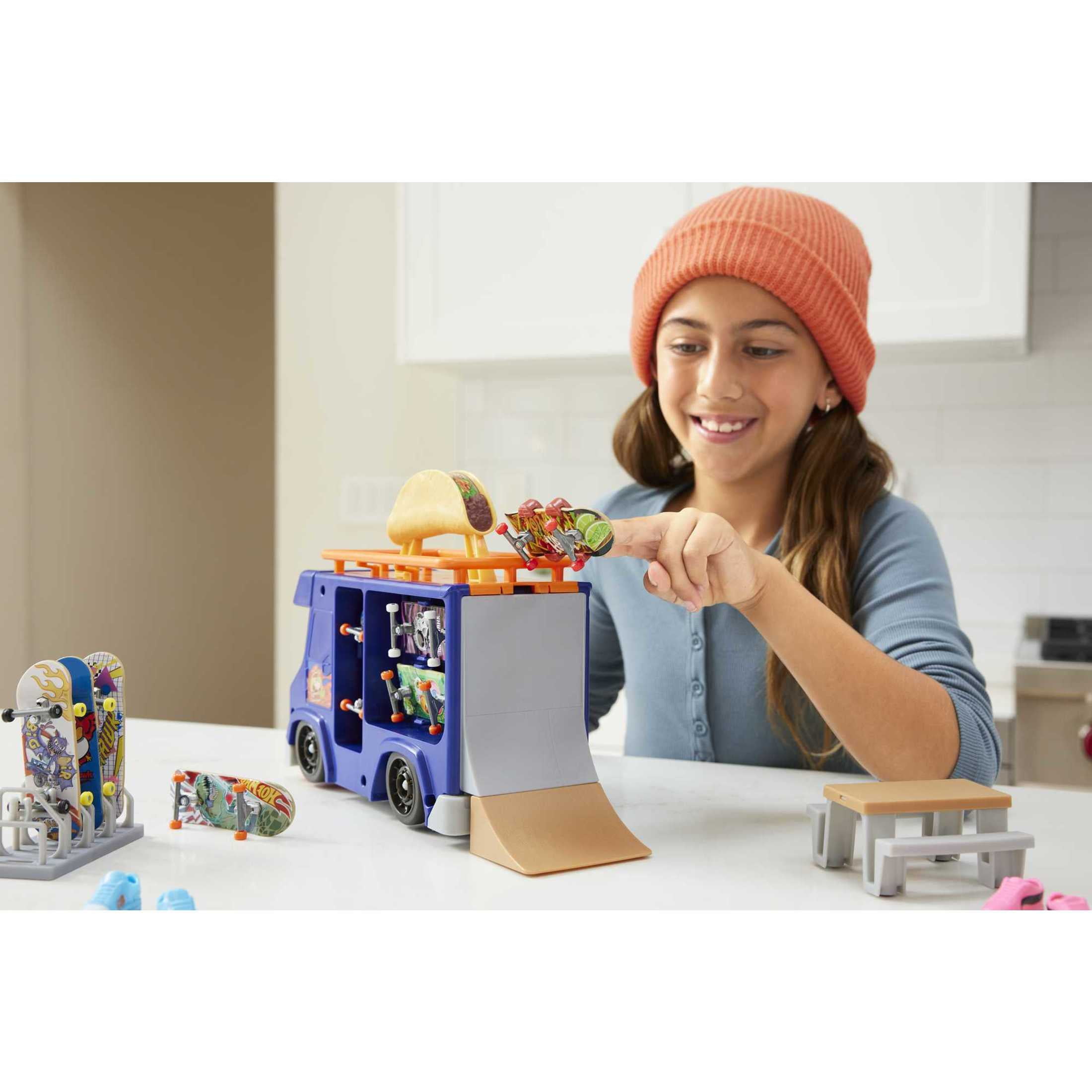 Hot Wheels Skate Taco Truck with 1 Exclusive Fingerboard & Pair of Skate Shoes, 19.61 in
